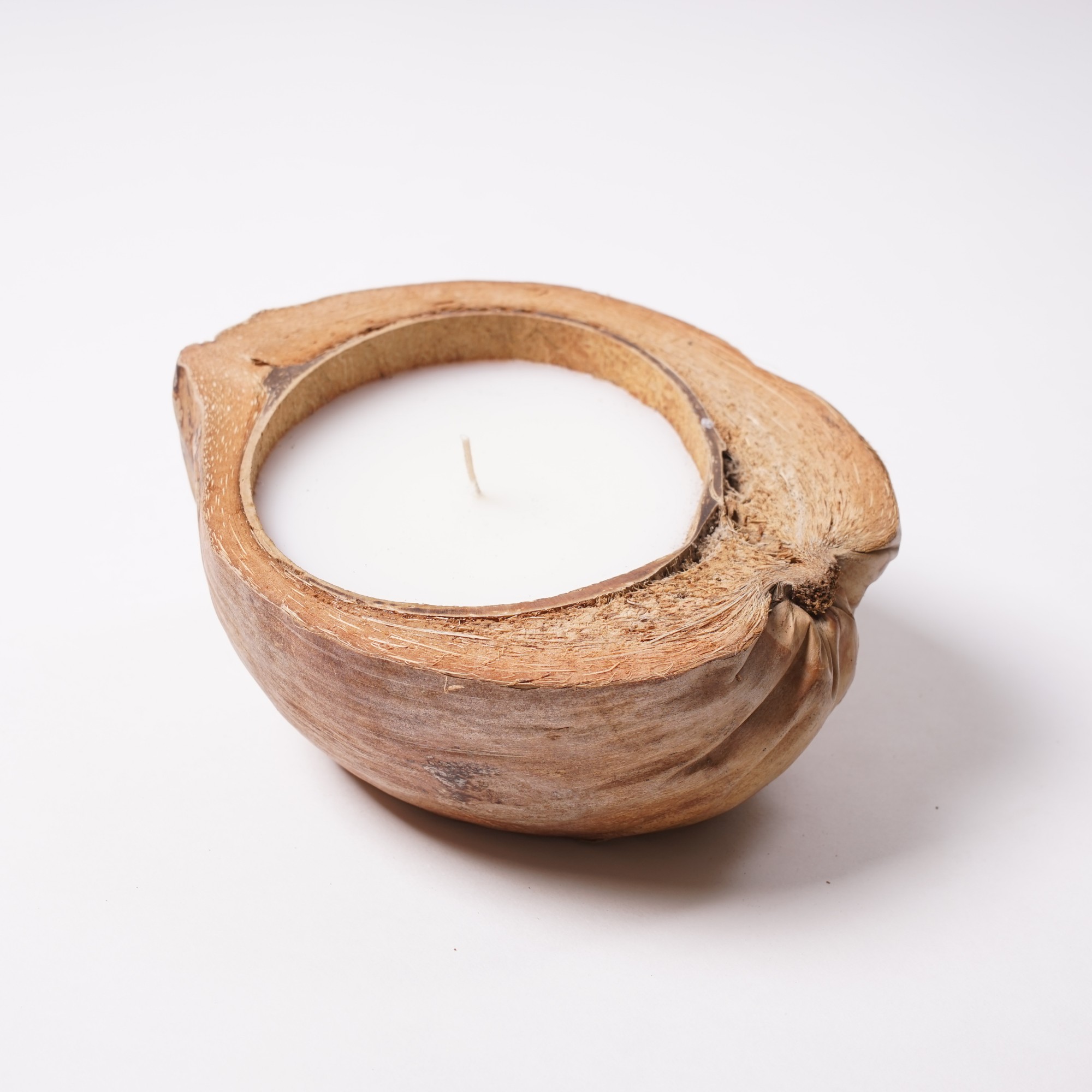 Duftkerze 'Kokos', in Kokosnusshälfte, braun, weiß, Ø 13-17 cm von fischer's lagerhaus