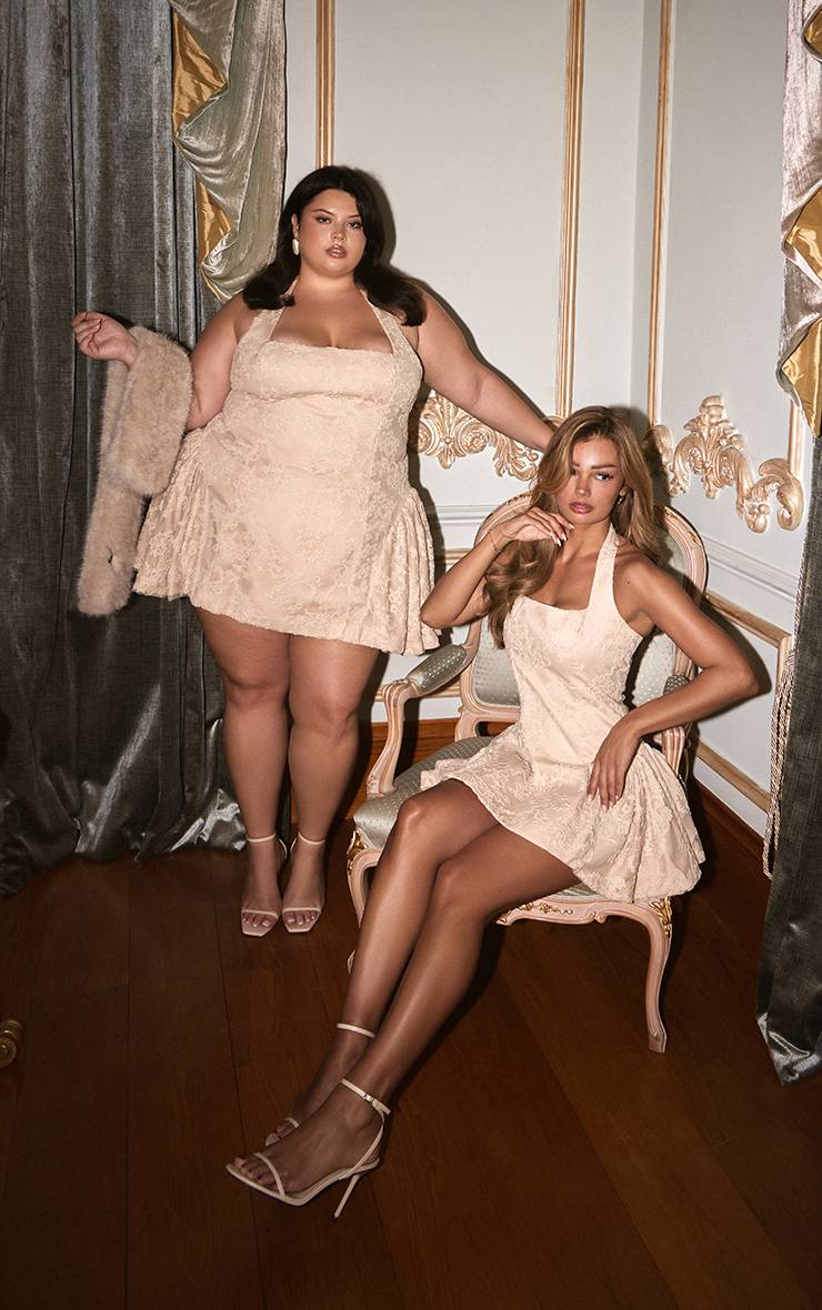Light Nude Robe Mini Grande Taille À Col Licou En Dentelle Crochet Florale