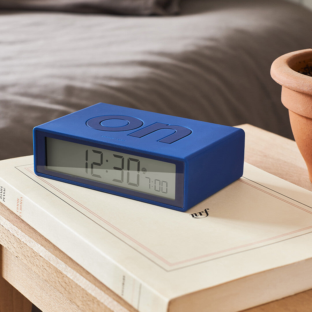Lexon flip classic digitale wekker - dark blue