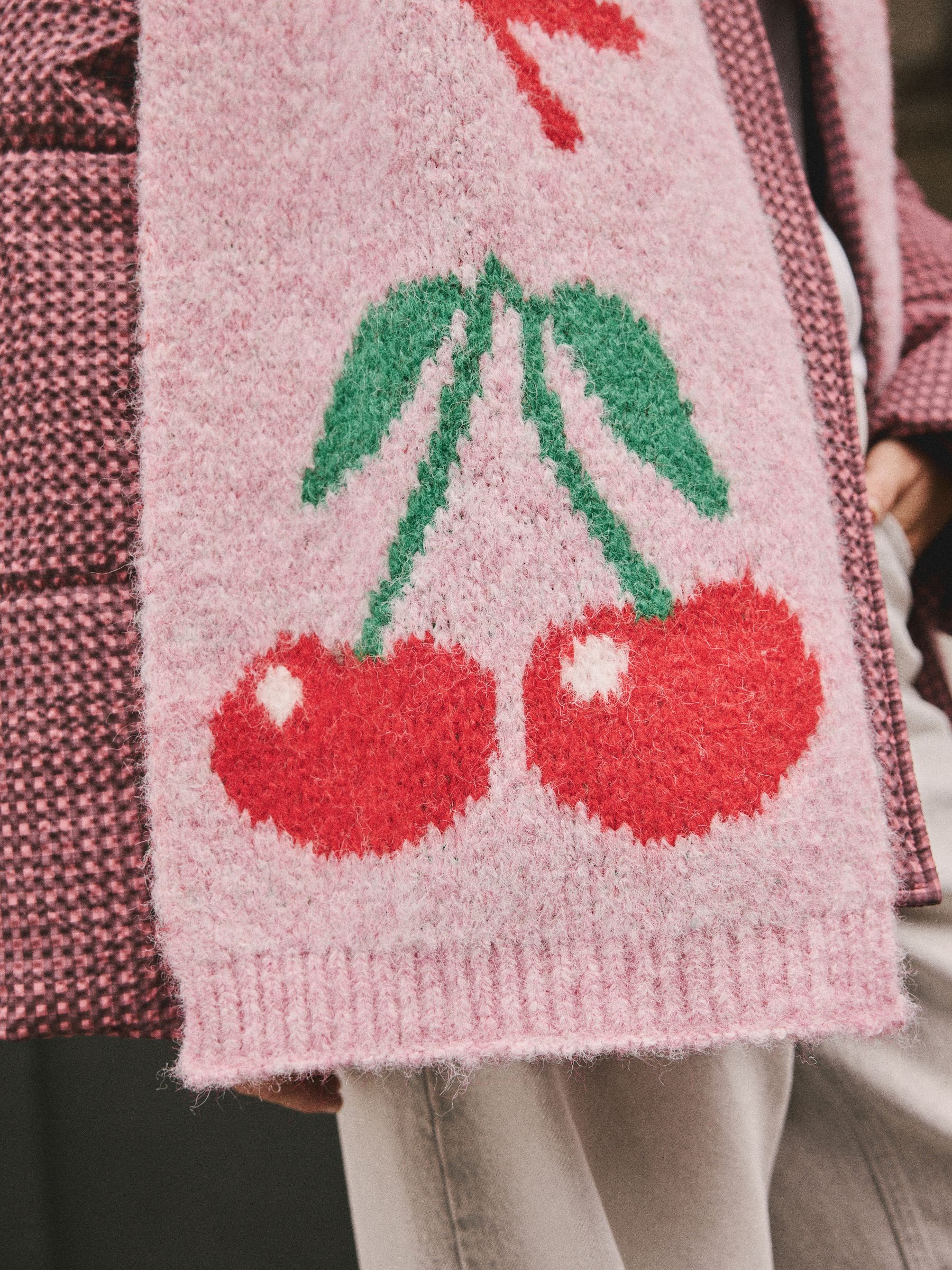 Roze - Cherry Slogan Knitted Heavyweight Scarf