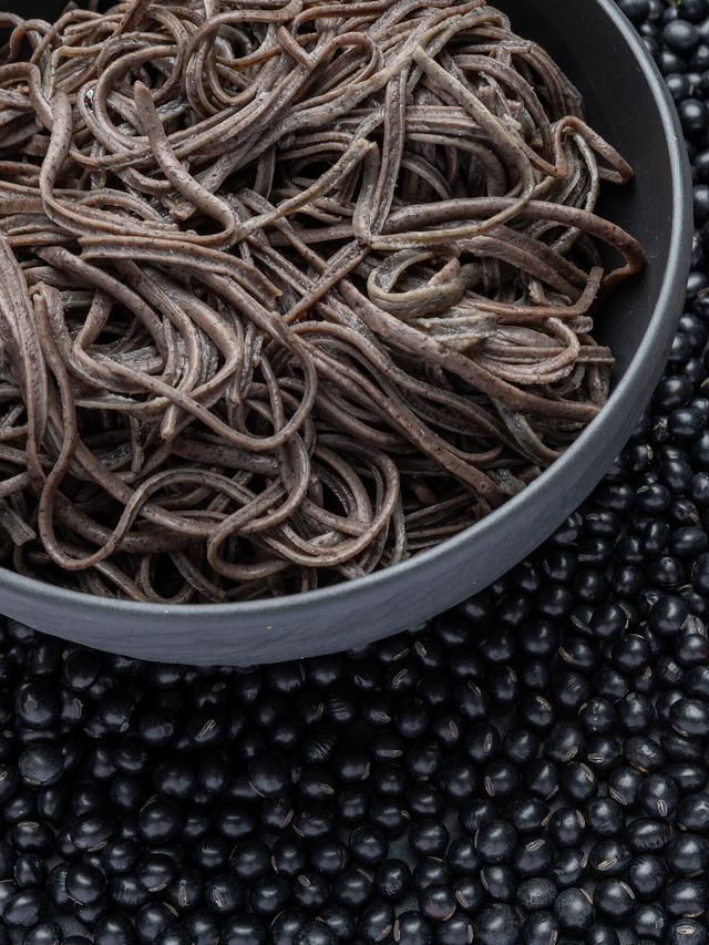 JUST TASTE Pasta-Set: Bio Black Bean Spaghetti & Bärlauch-Koriander-Pesto