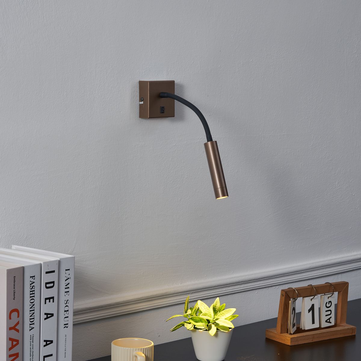 Moderne wandlamp brons met USB-C poort - Gosna
