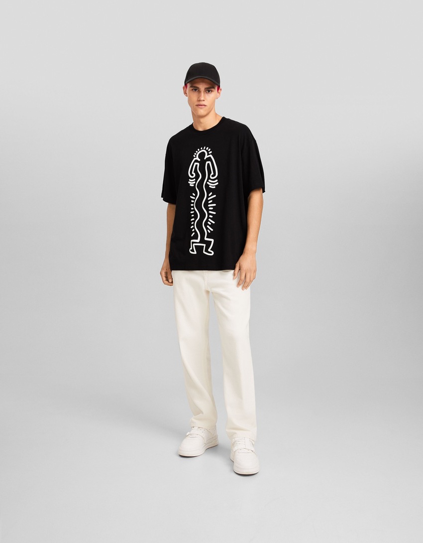 Camiseta de manga curta com estampa Keith Haring e modelagem quadrada.