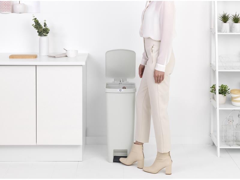 Brabantia Abfalleimer StepUp 40 l, Hellgrau Treteimer