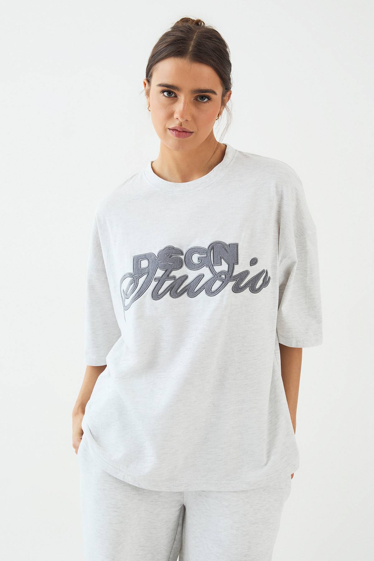 T-Shirt Oversize DSGN Studio avec Appliqué Éponge