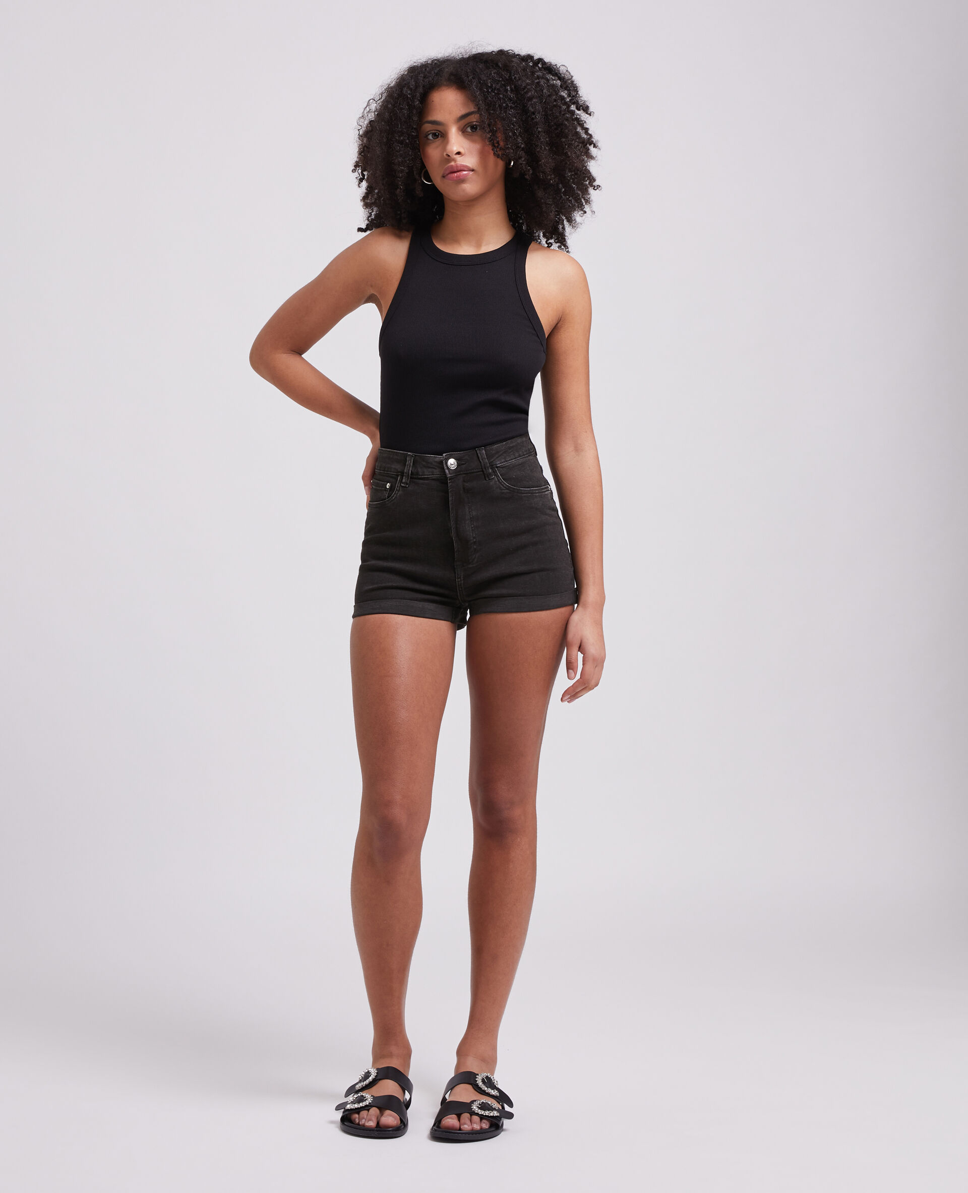 Short en jean bords roulottés - Noir