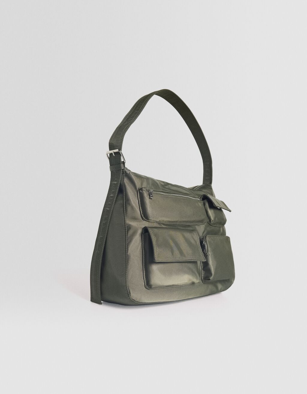 Bolsa transversal com vários bolsos