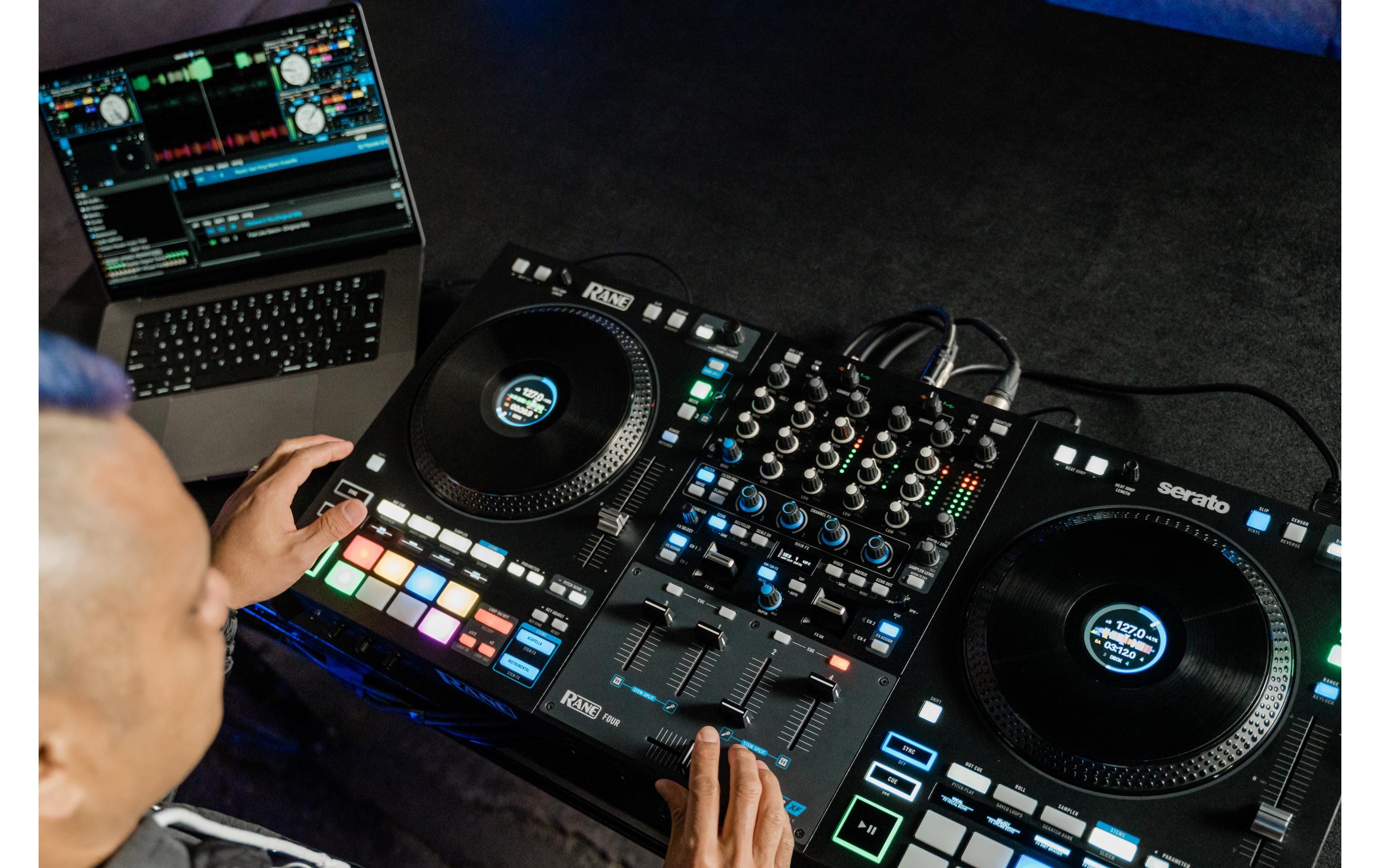 DJ-Controller Four<br>Fortschrittlicher 4-Kanal-Stems-DJ-Controller