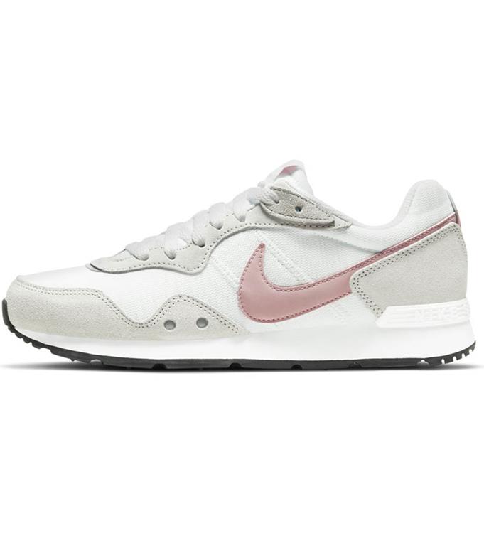 Nike Women Venture Runner Sneakers