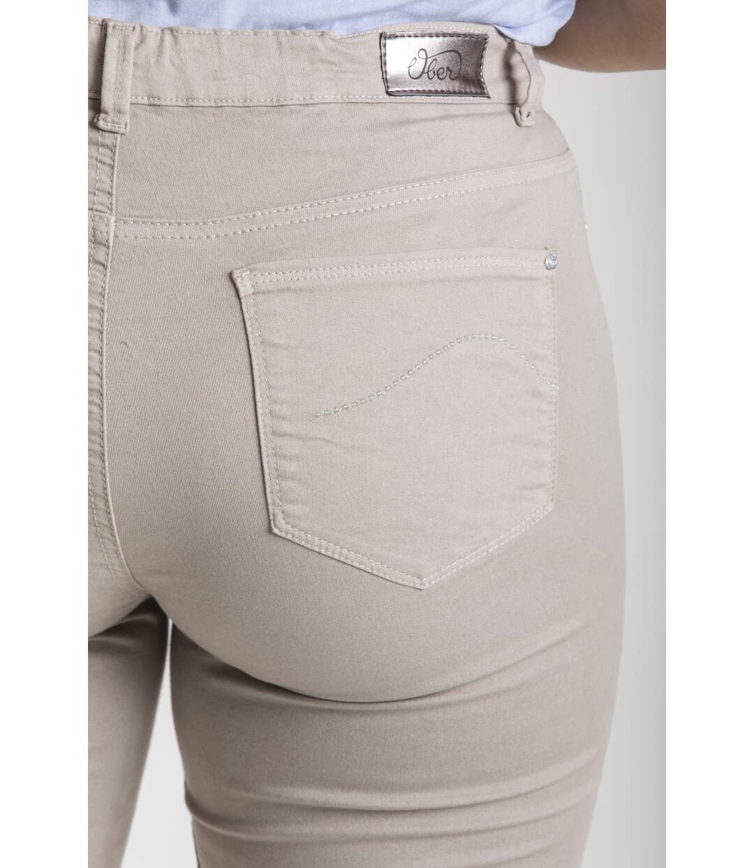 Jeans regular stretch twill de couleur ROUGE