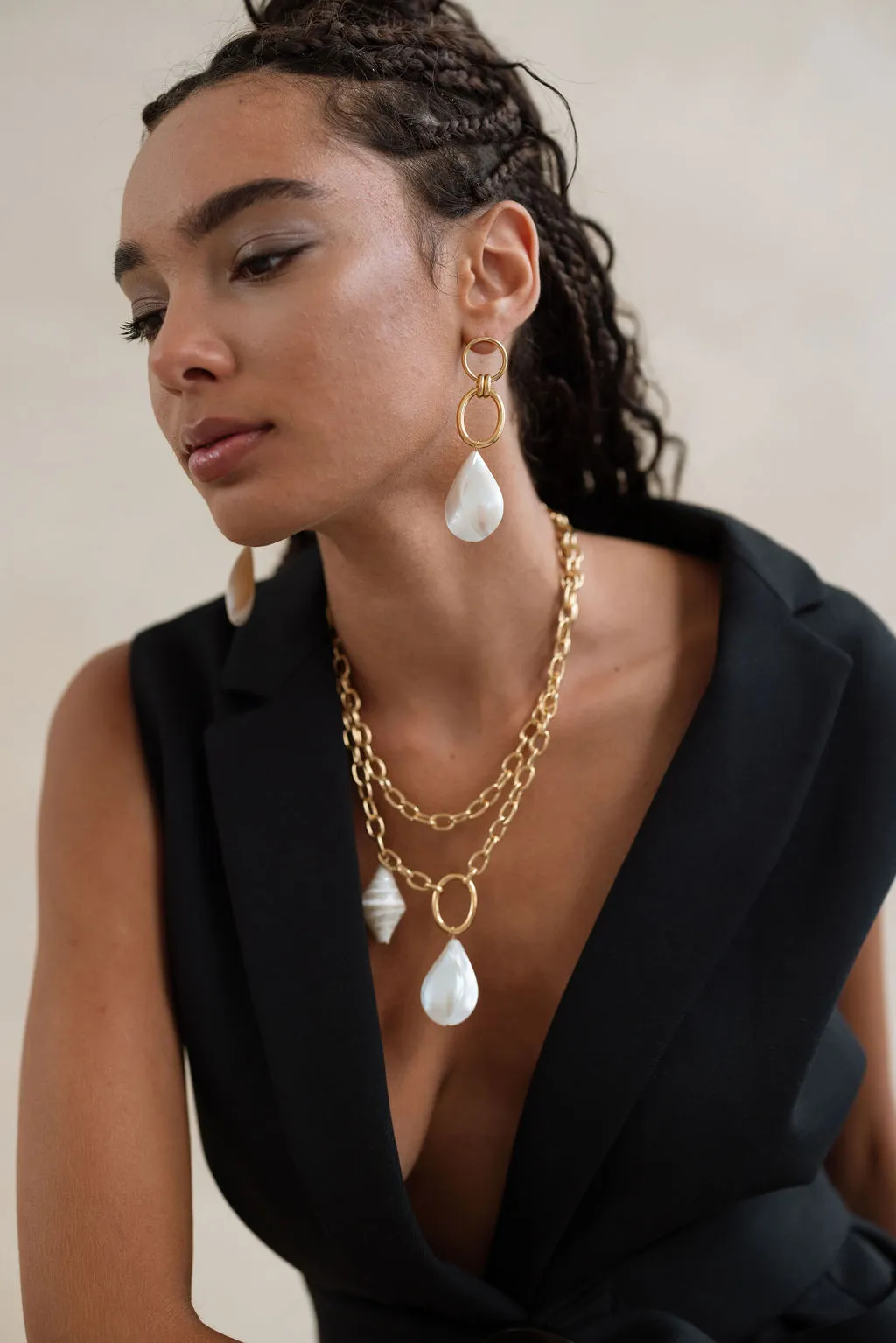 Boucles d'oreilles pendantes avec nacre Rachel Gisel B.