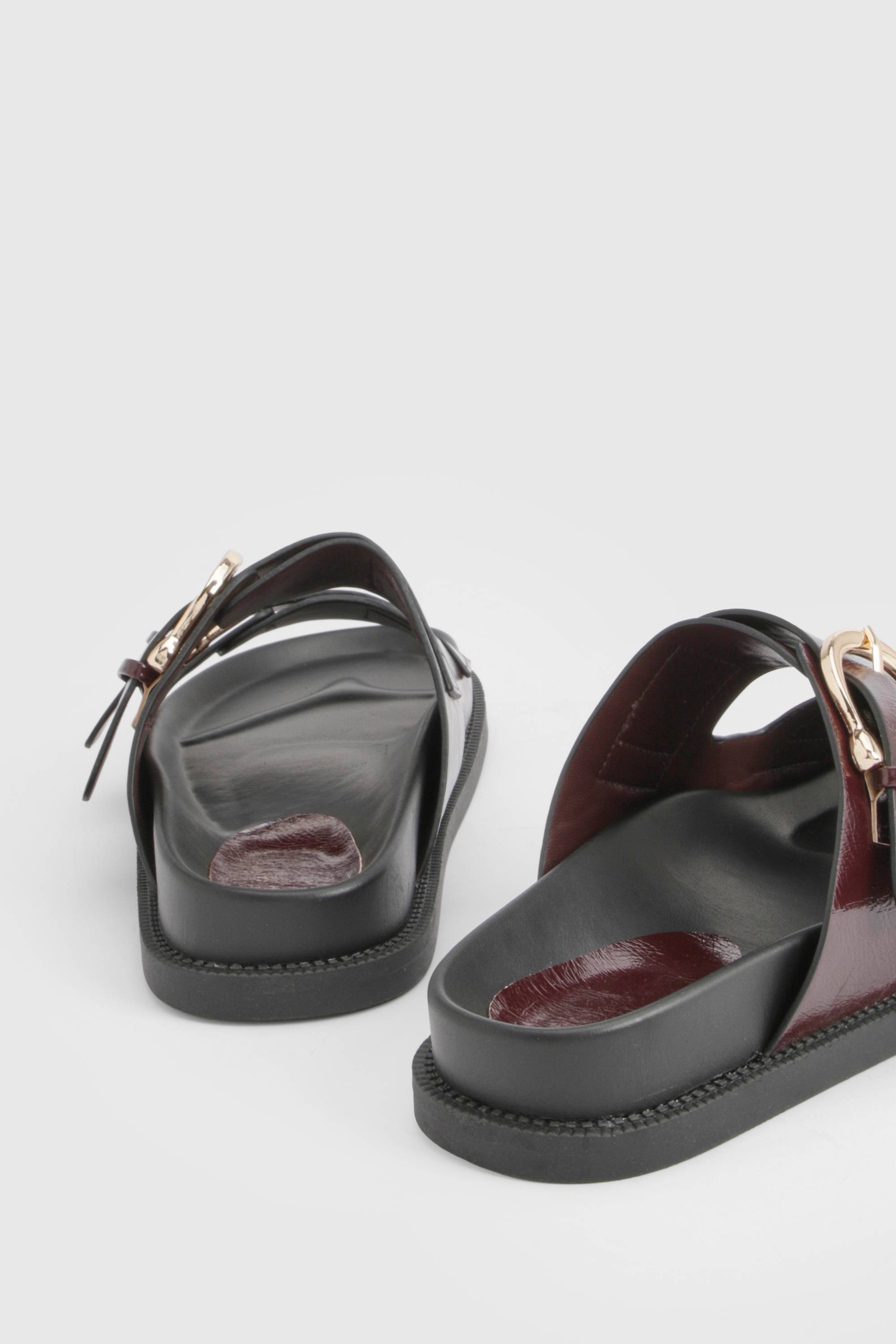 boohoo Mules À Double Bride Avec Détail Boucle Dorée En Synthétiquecuir