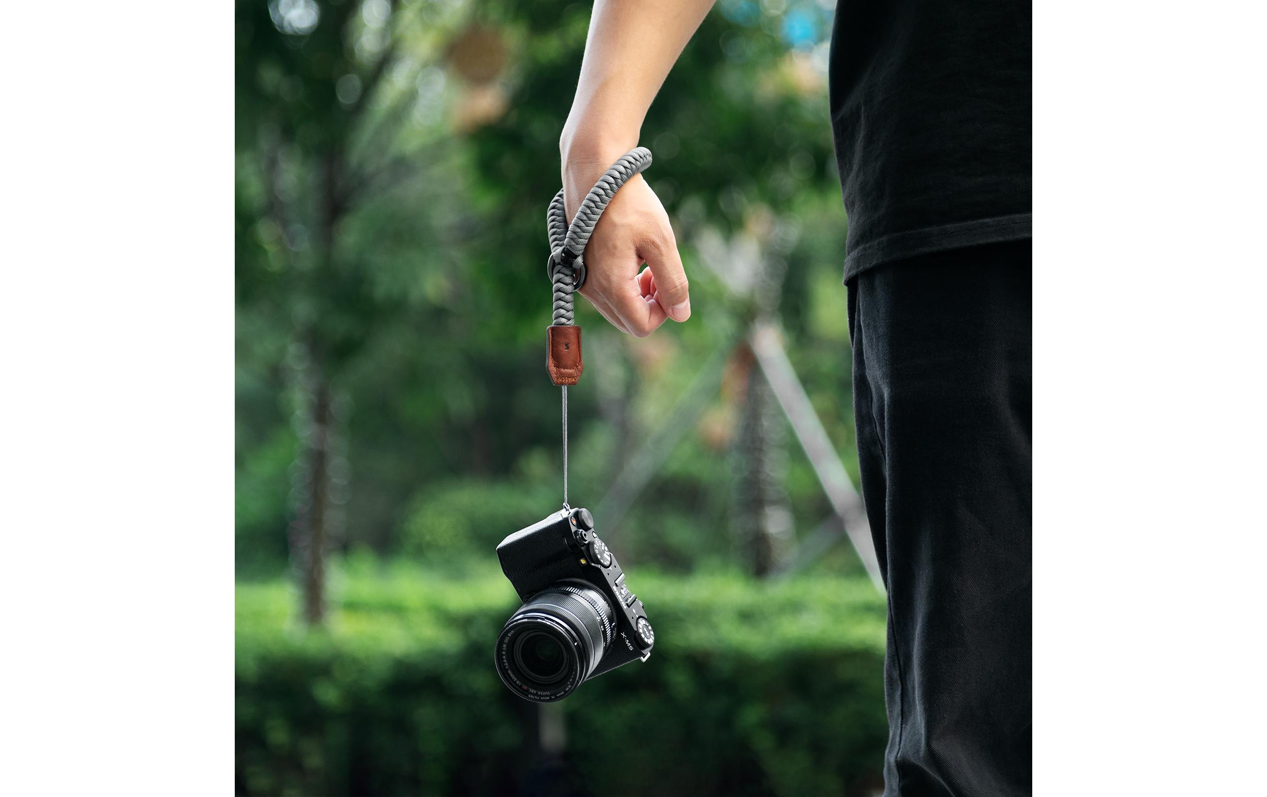 Universal Braided Wristband GrauKamera-Armband