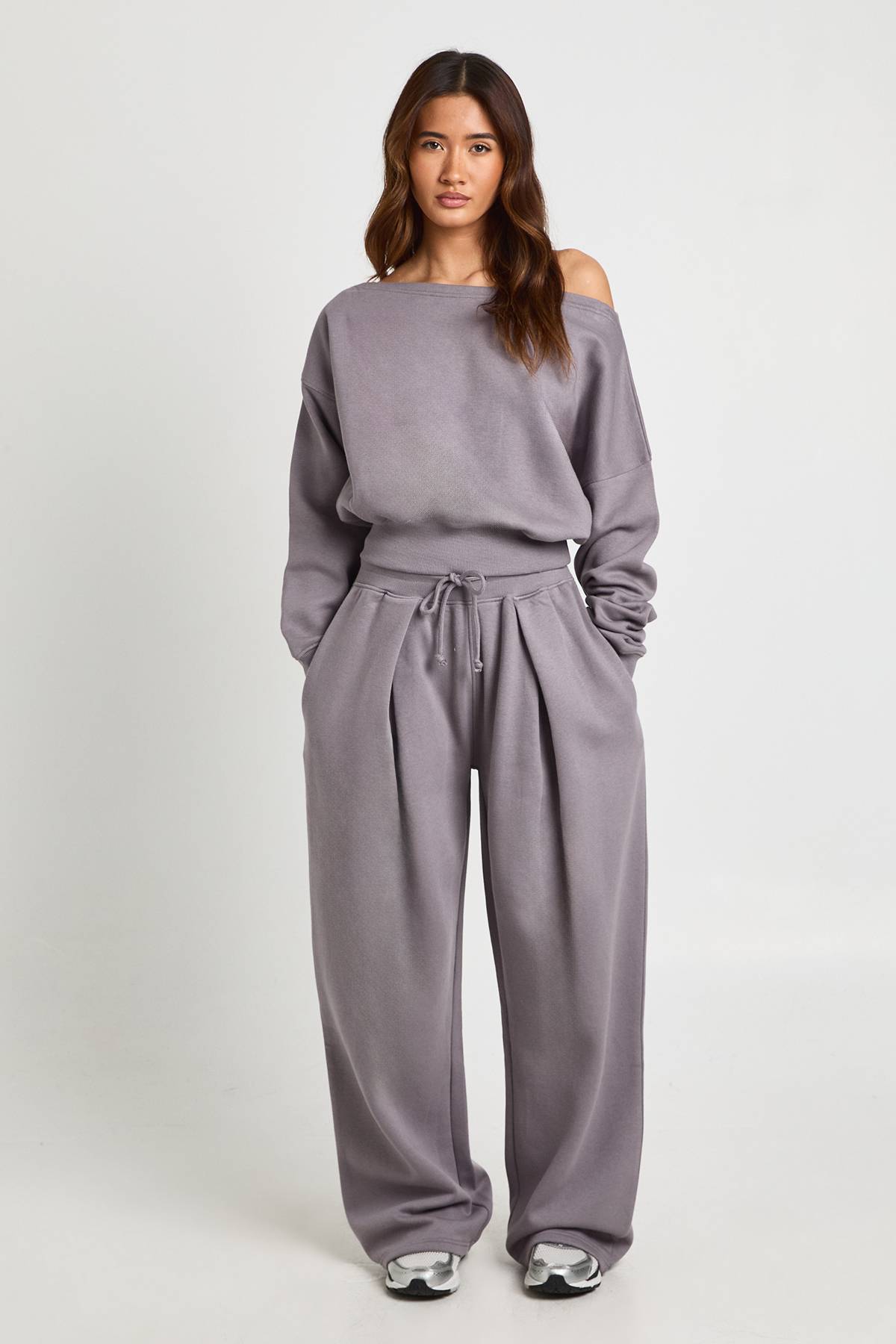 boohoo Ensemble de Survêtement Sweat à Épaules Dénudées et Jogging Plissé