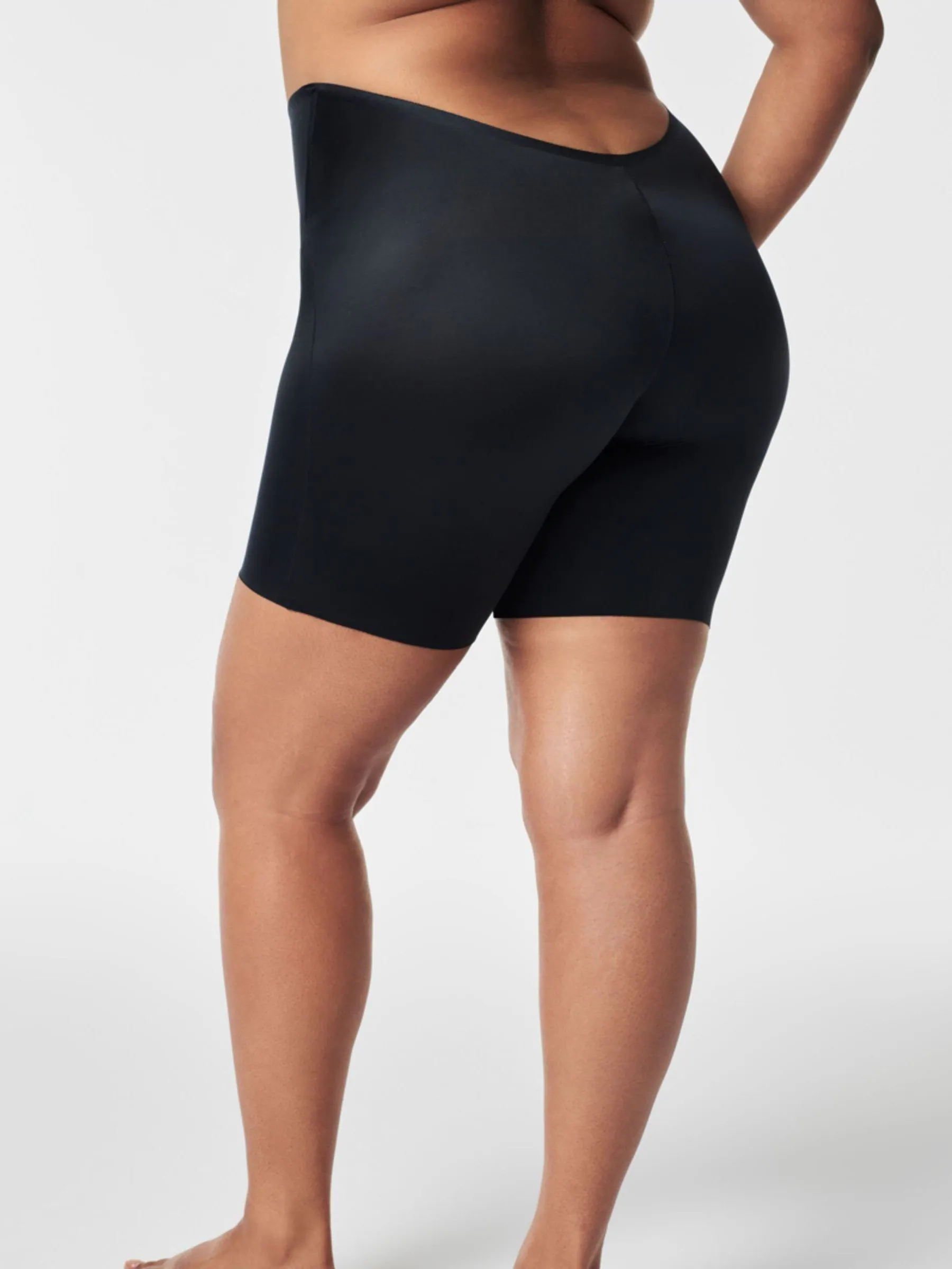 Zwart - SPANX SPANXshape™ Suit Your Fancy Low Back Mid-Thigh Shorts