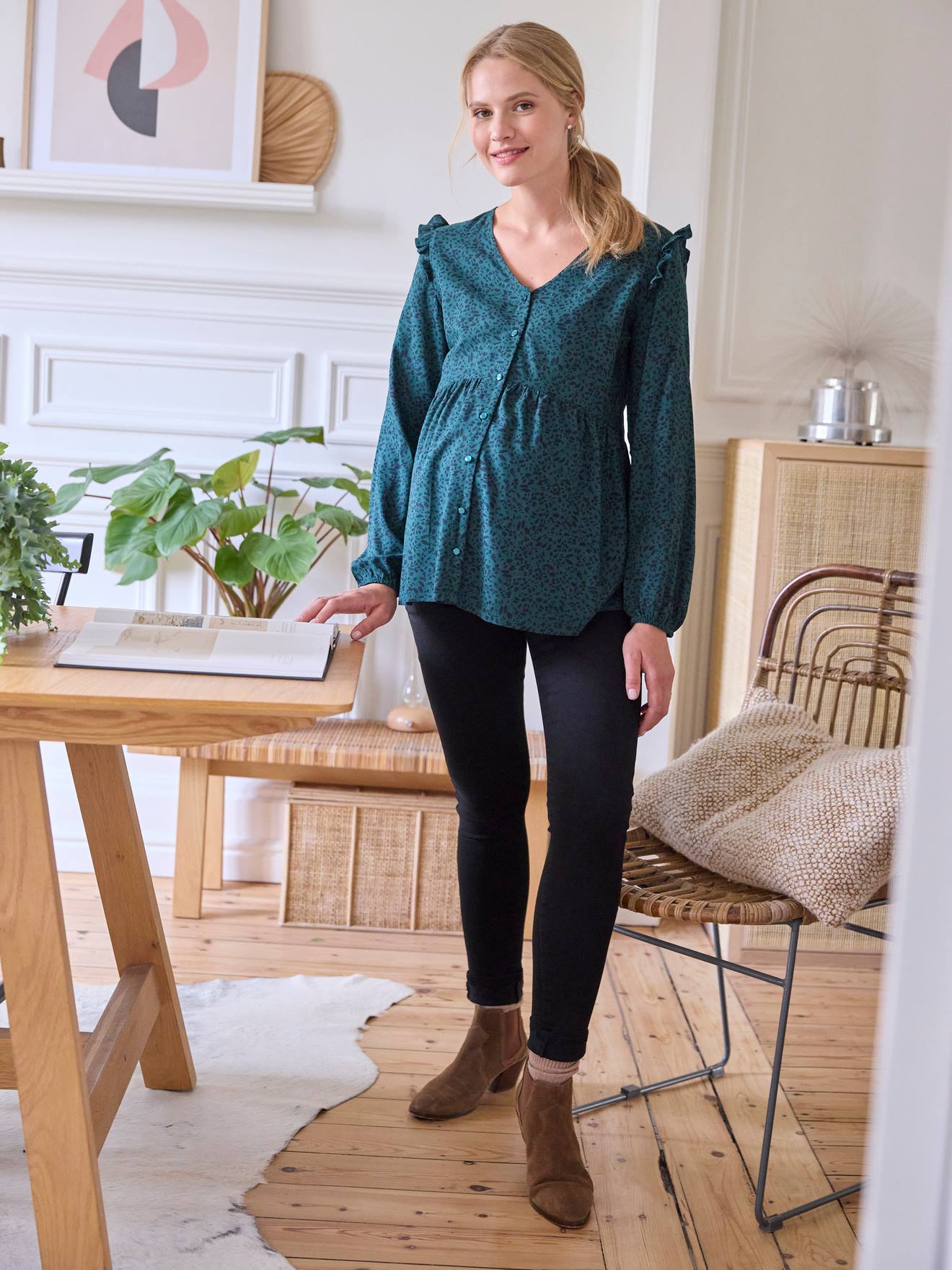 Blusa verde pinho para gestantes e lactantes com estampa de babados