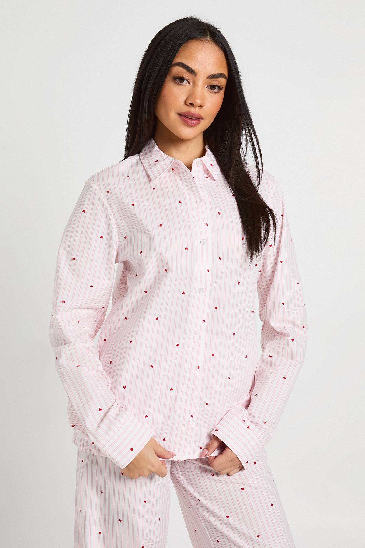 boohoo Ensemble Pyjama Chemise À Manches Longues Et Pantalon En Popeline De Coton À Rayures Fines Et Imprimé Cœurs