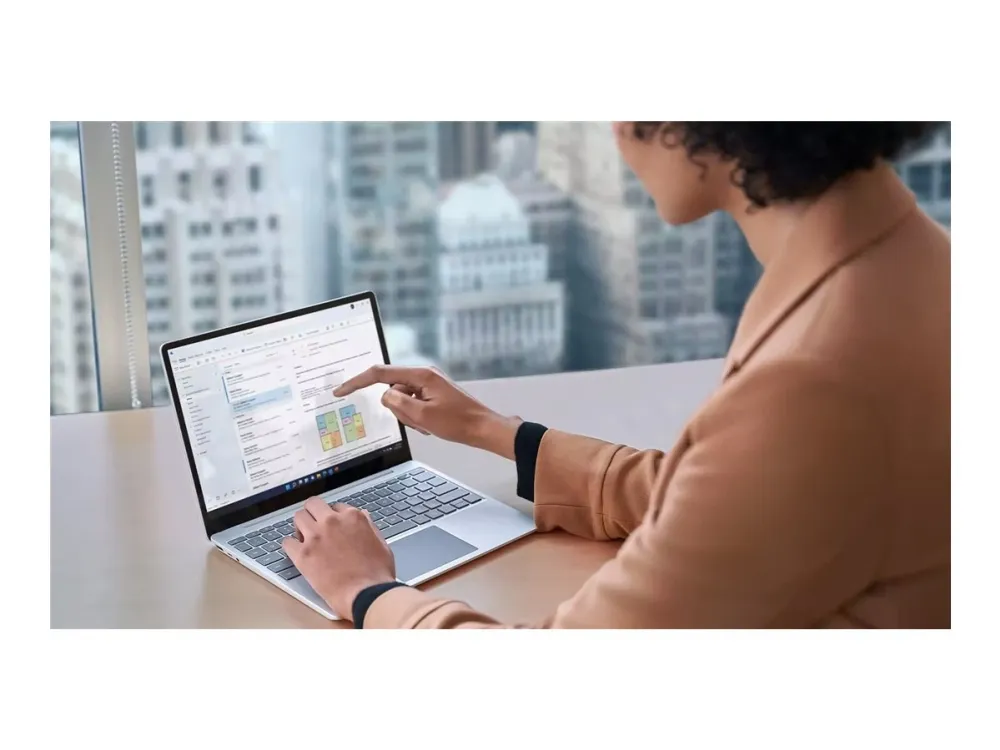 Microsoft Surface Laptop Go 3 for Business - Intel Core i5 - 1235U / op til 4.4 GHz - Win 11 Pro - Intel Iris Xe Graphics - 8 GB RAM - 128 GB SSD - 12.4