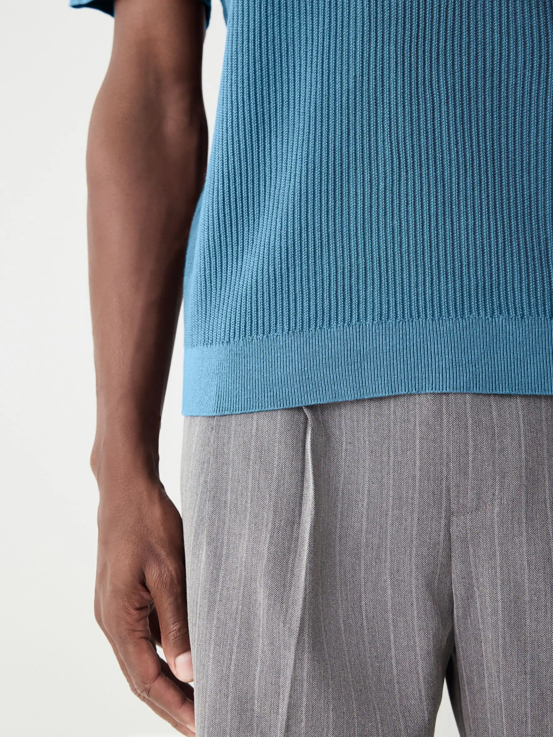 Normaal blauw - Regular fit poloshirt van 100% katoen met korte mouwen, gebreide structuur en ribbels