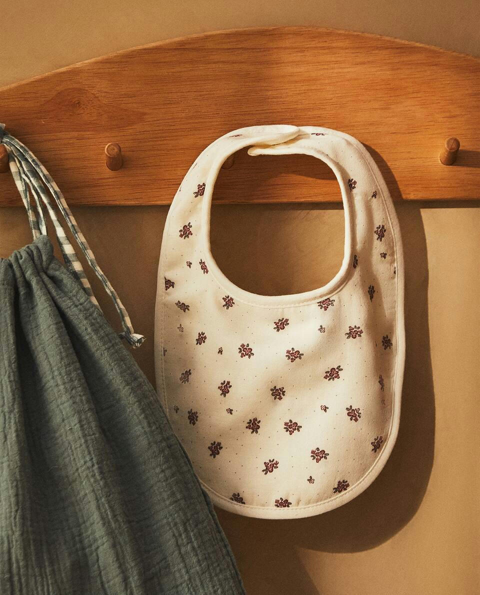BABADOR INFANTIL COM ESTAMPA FLORAL