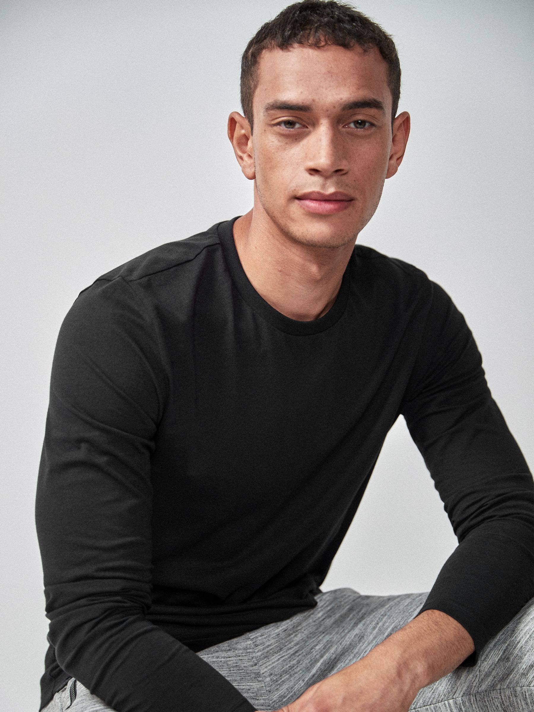 Zwart - Slim Fit - T-shirt met lange mouwen en ronde hals