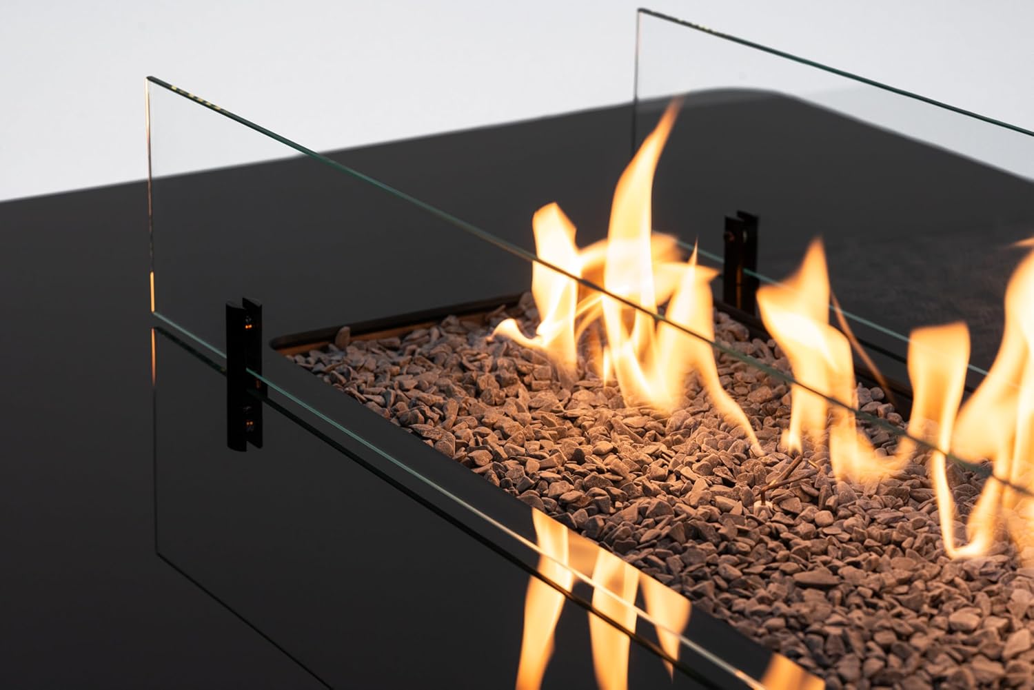 PLANIKA Rio Table - Kaffeetisch mit LPG - Feuerstelle, schwarz, tragbar, für den Garten und die Terrasse