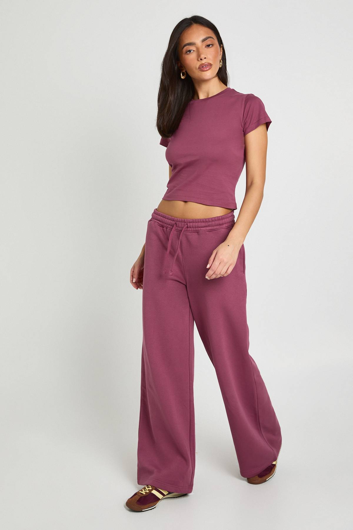 boohoo Ensemble Survêtement Haut Ajusté À Manches Courtes Et Jogger Droit