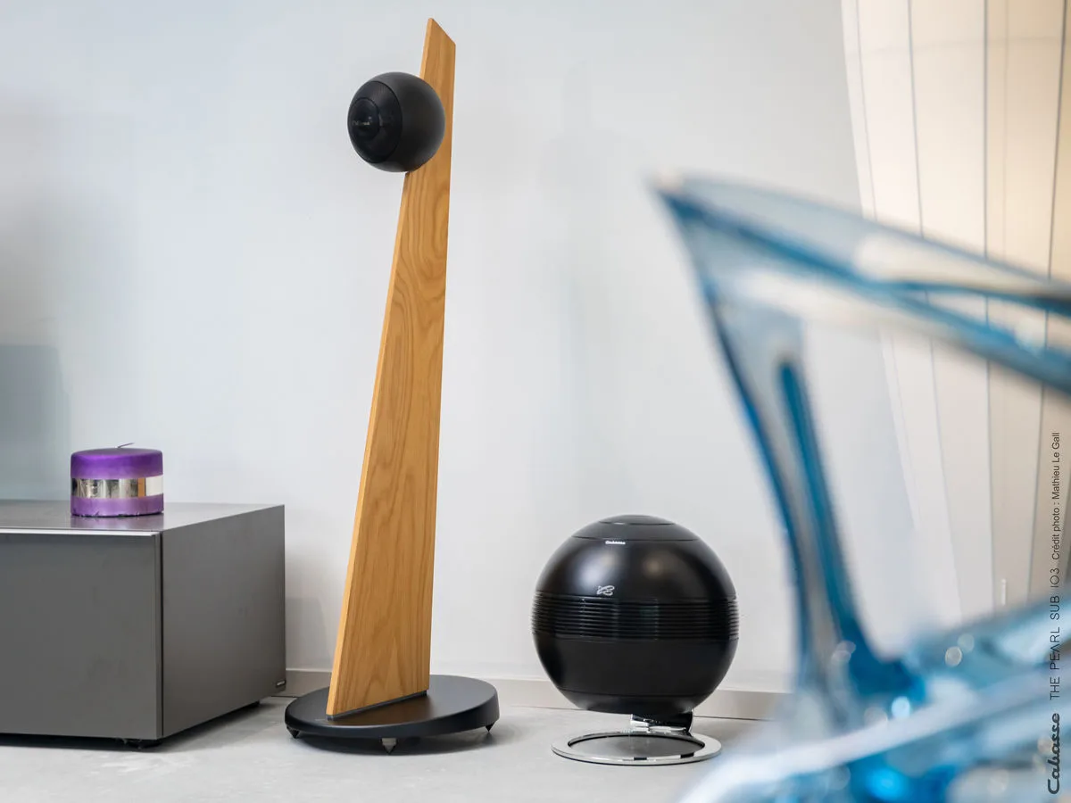 Cabasse Pearl Sub blanc noir   iO3 Blanc noir sur pied noir et socle noir (la paire) Chaînes hi-fi composées