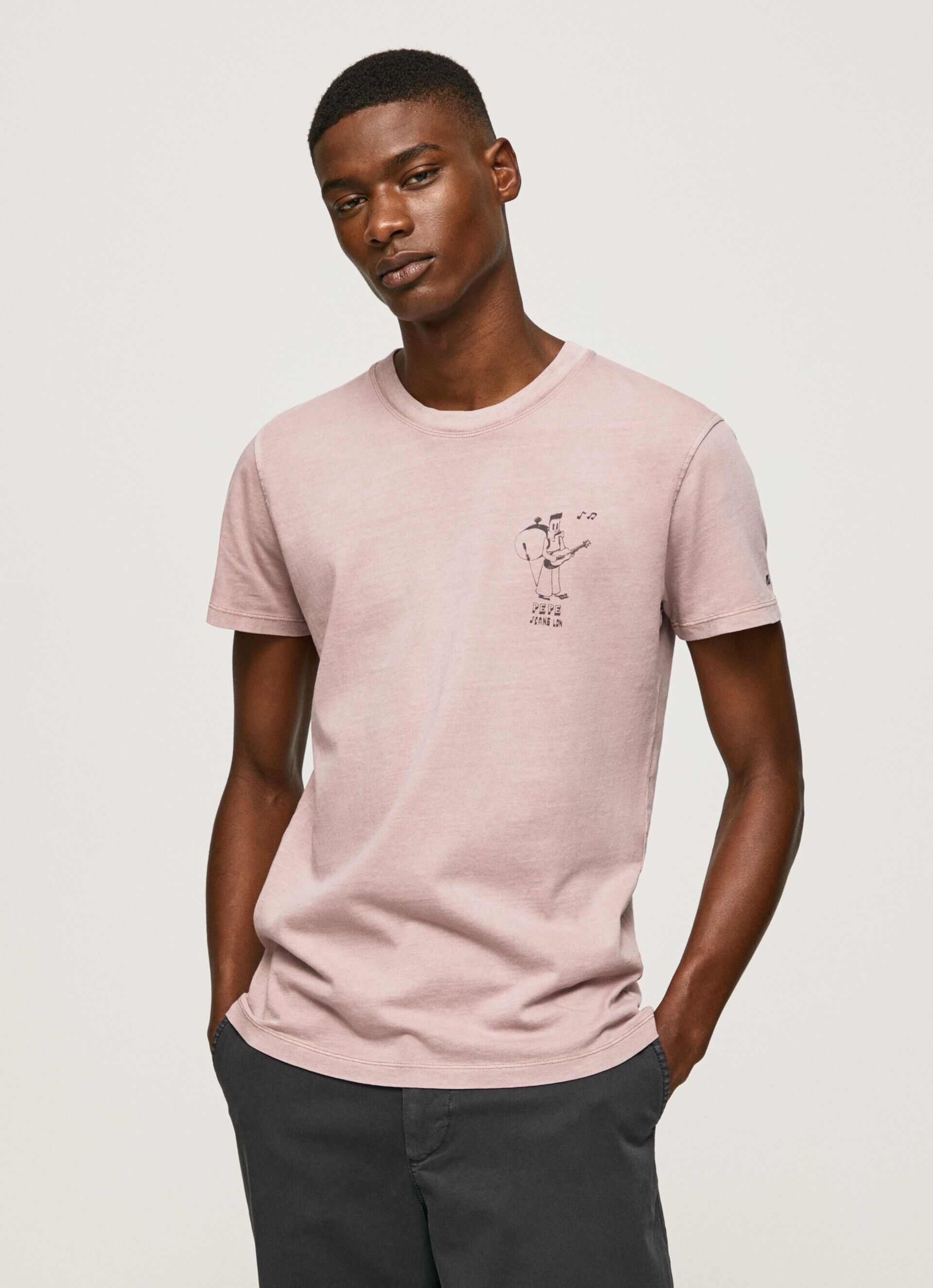 Camiseta de algodão lavada e tingida - rosa claro