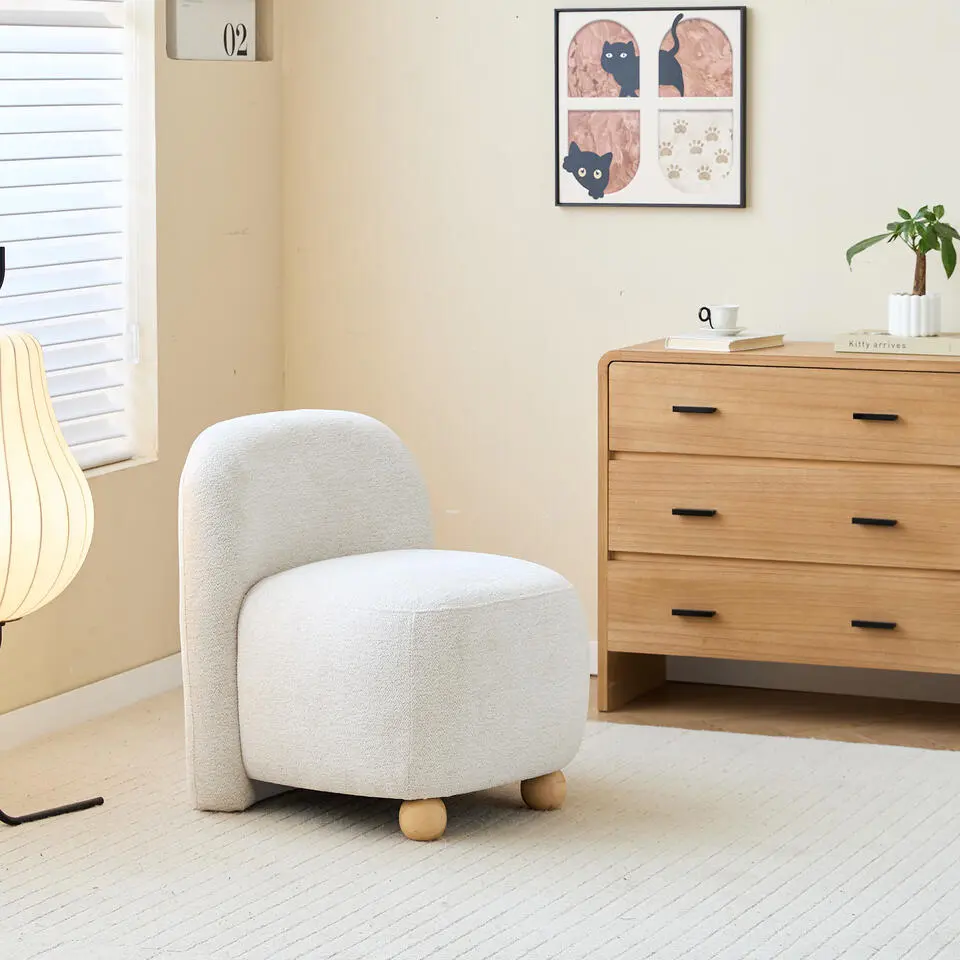 Scandinavische Salonstoel met Houten Poten en Stof