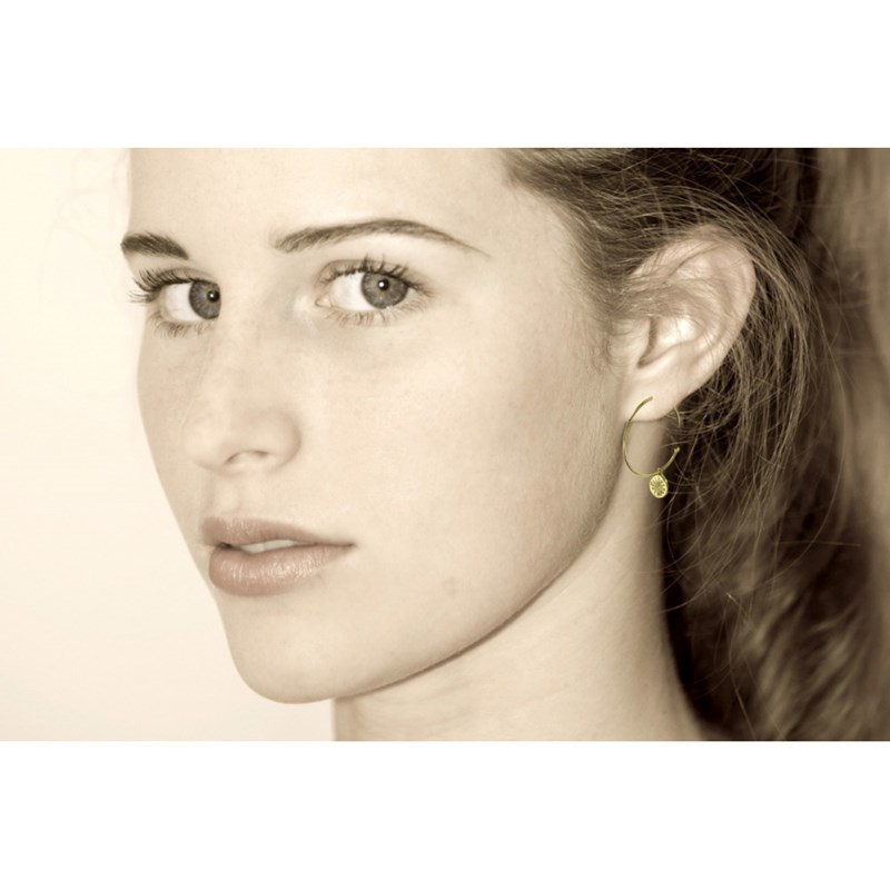 Boucles d'Oreilles Plaqué Or Demi Créoles Médaille Ronde Soleil et Strass