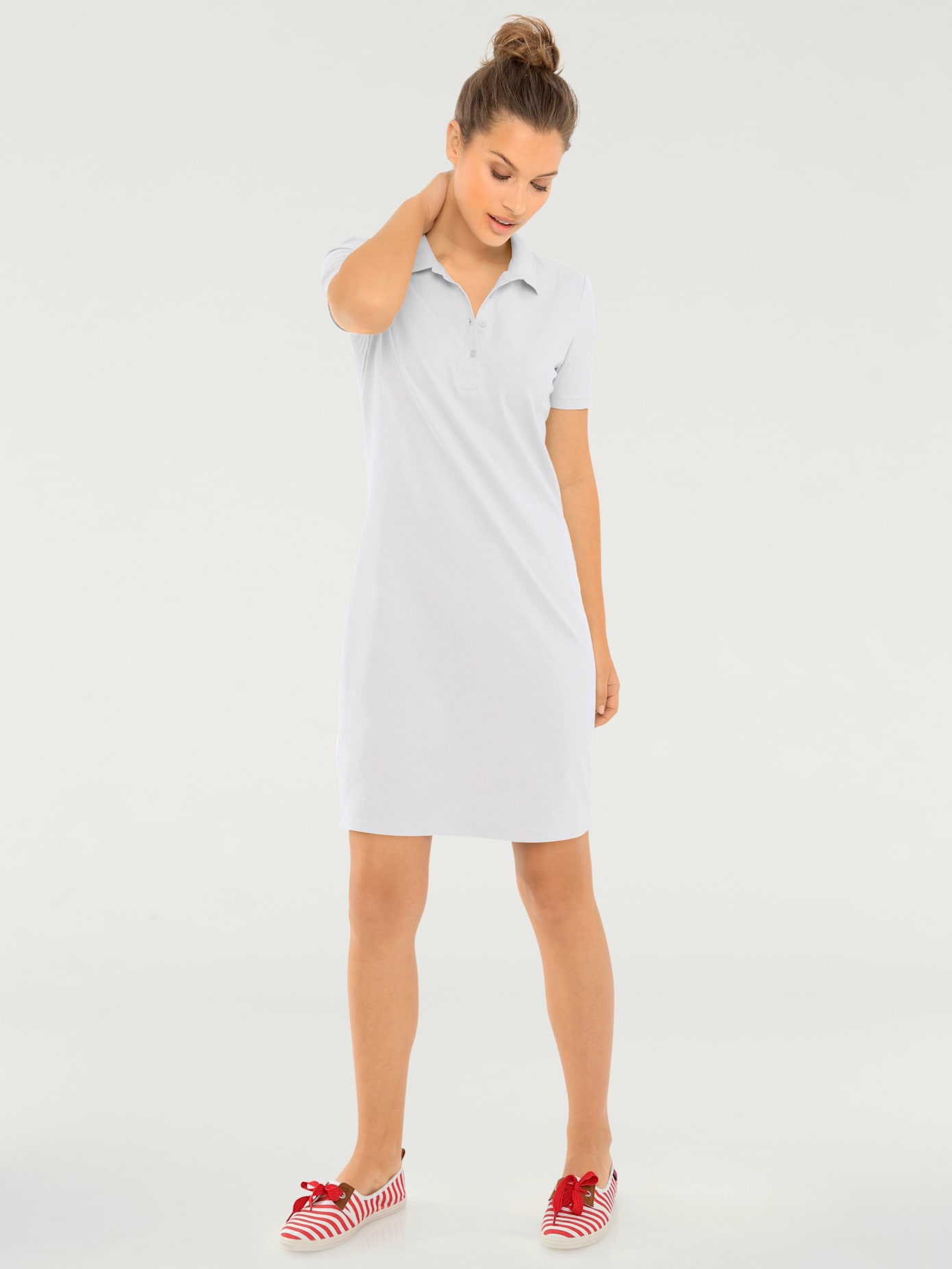 Robe longueur au-dessus du genou, style polo
