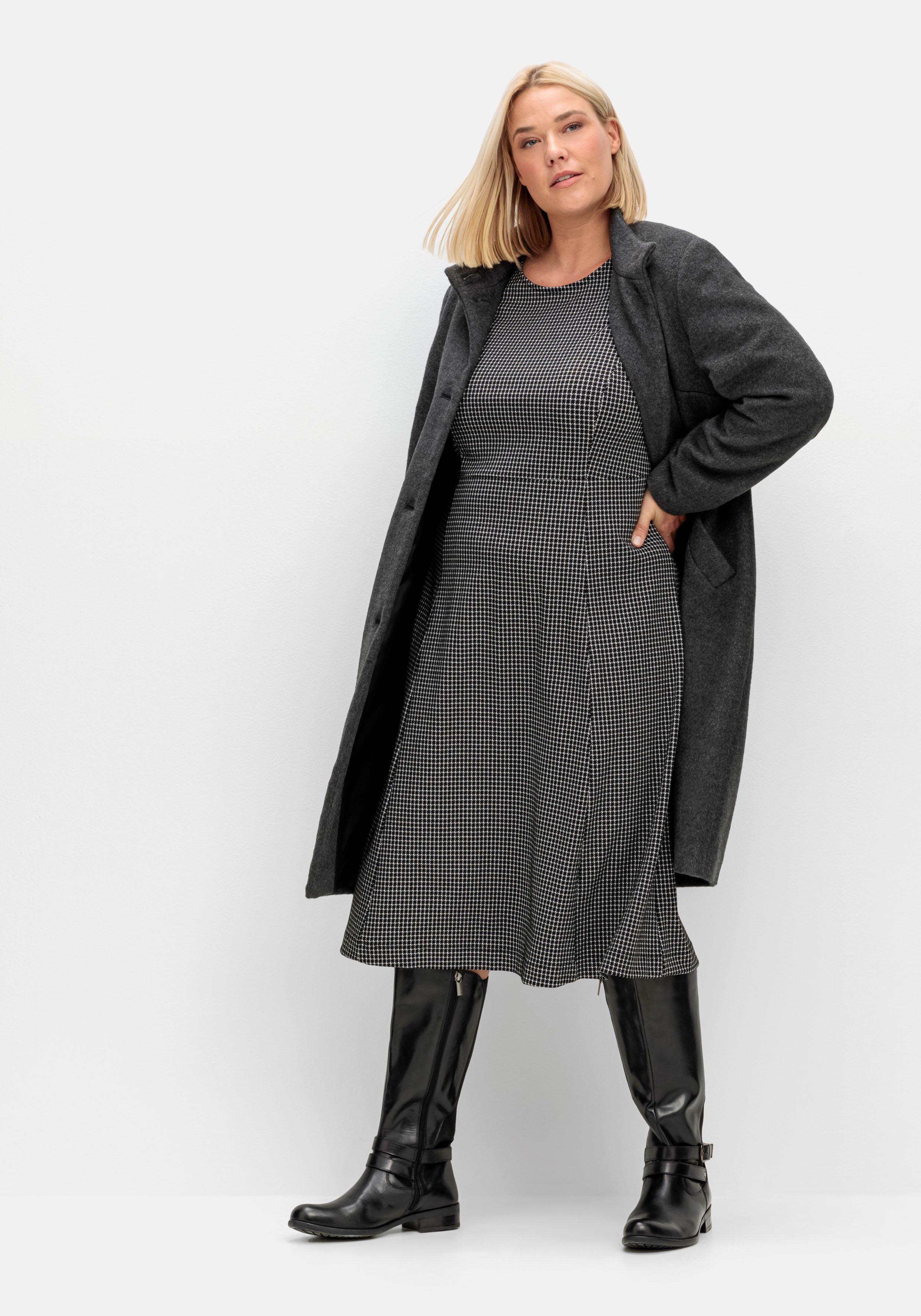 Kariertes Shirtkleid in A-Linie und Midilänge