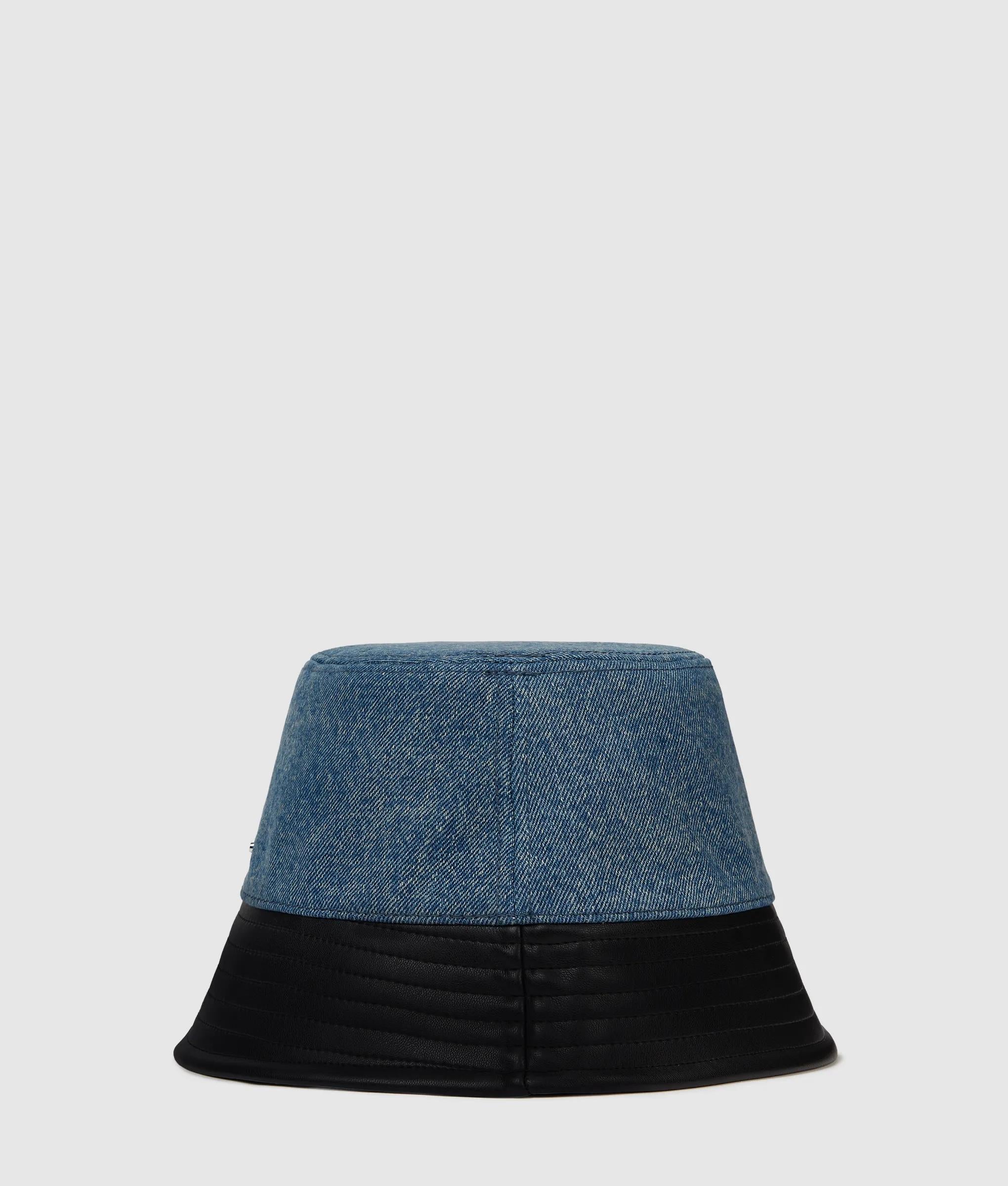 Vissershoedje van kunstleer en denim
