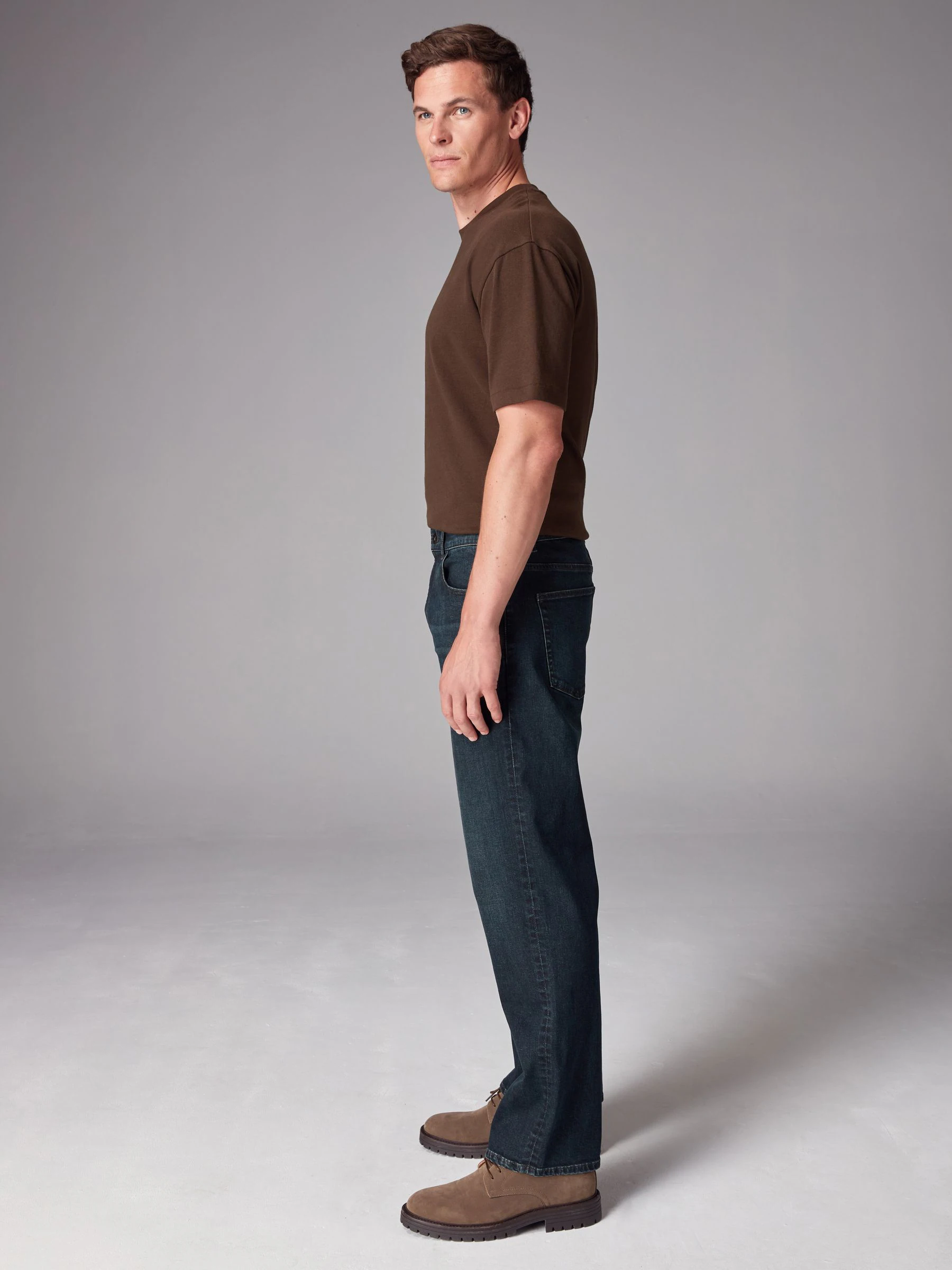 Donkerblauwe wassing - Rechte, klassieke jeans met stretch