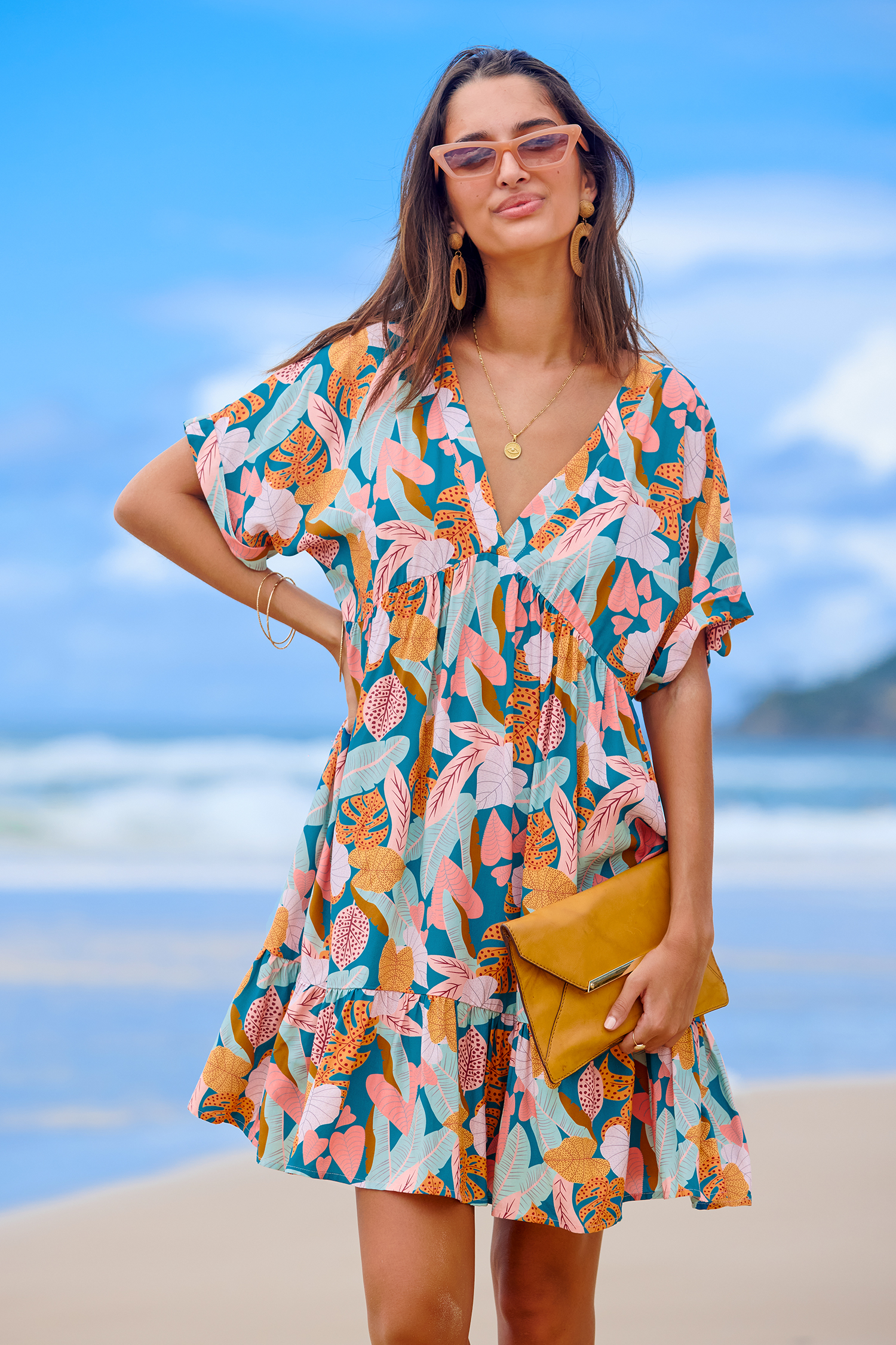 Robe mini à manches courtes