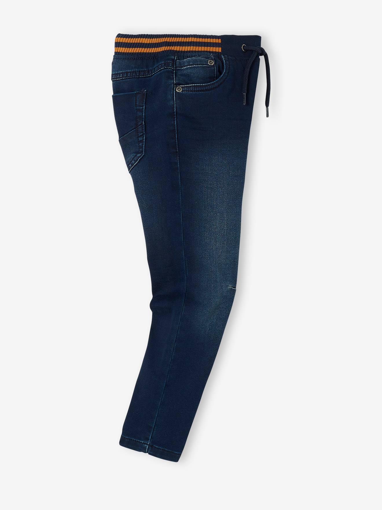 Calças de corte reto para meninos em fleece com efeito jeans e estampa de pedra dupla.