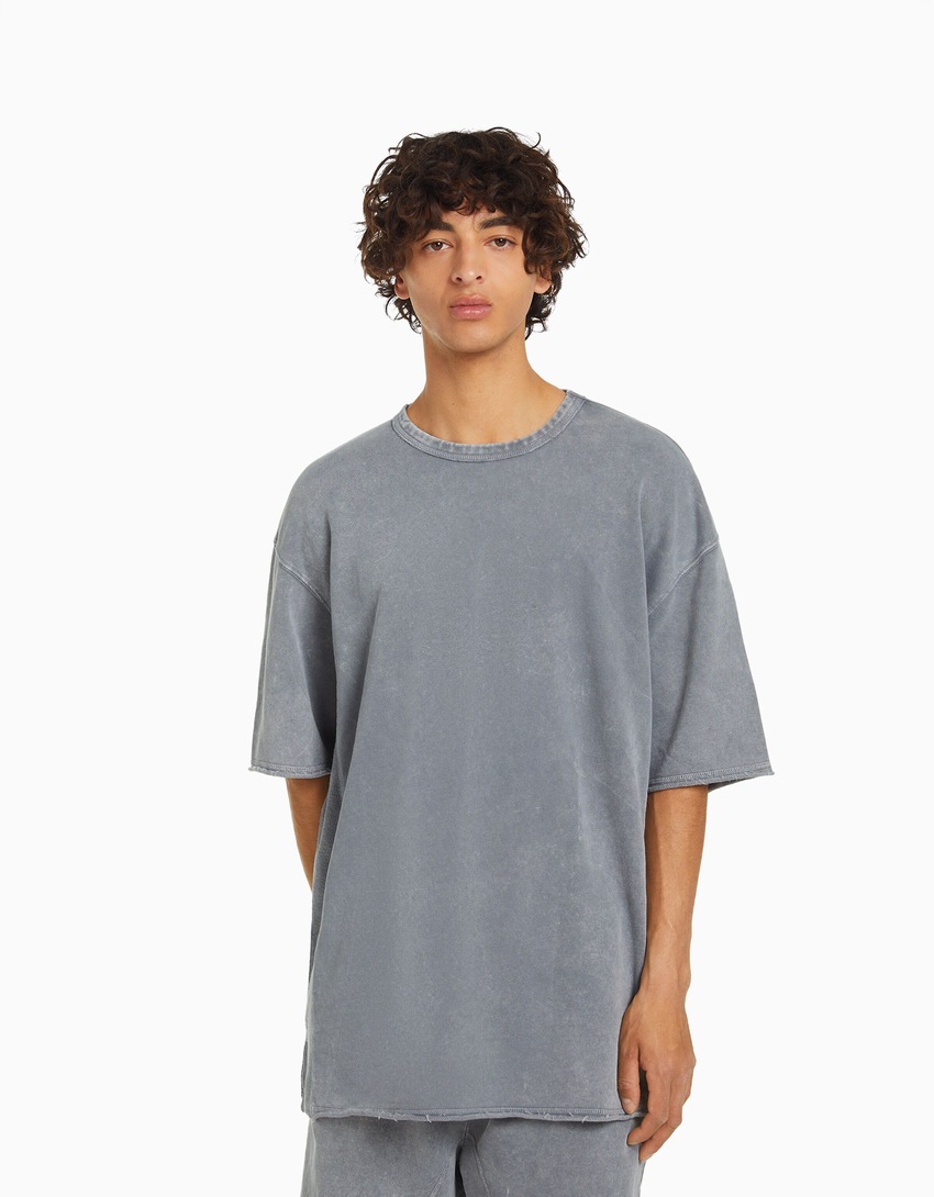 Camiseta desbotada de manga curta