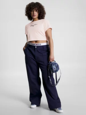 Camiseta cropped com logo essencial da Curve