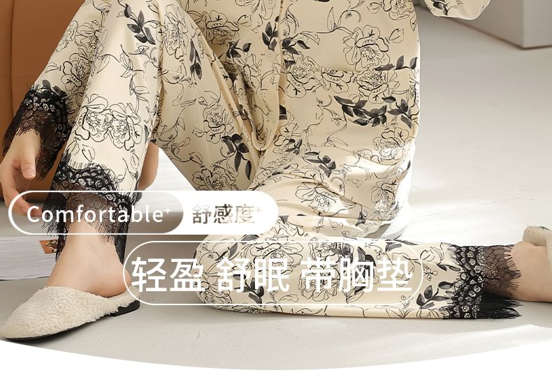 Jeony - Gewatteerde loungewearset met bloemenprint