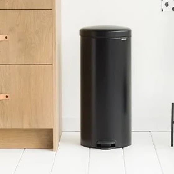 Poubelle de cuisine 30L New Icon Brabantia métal noir