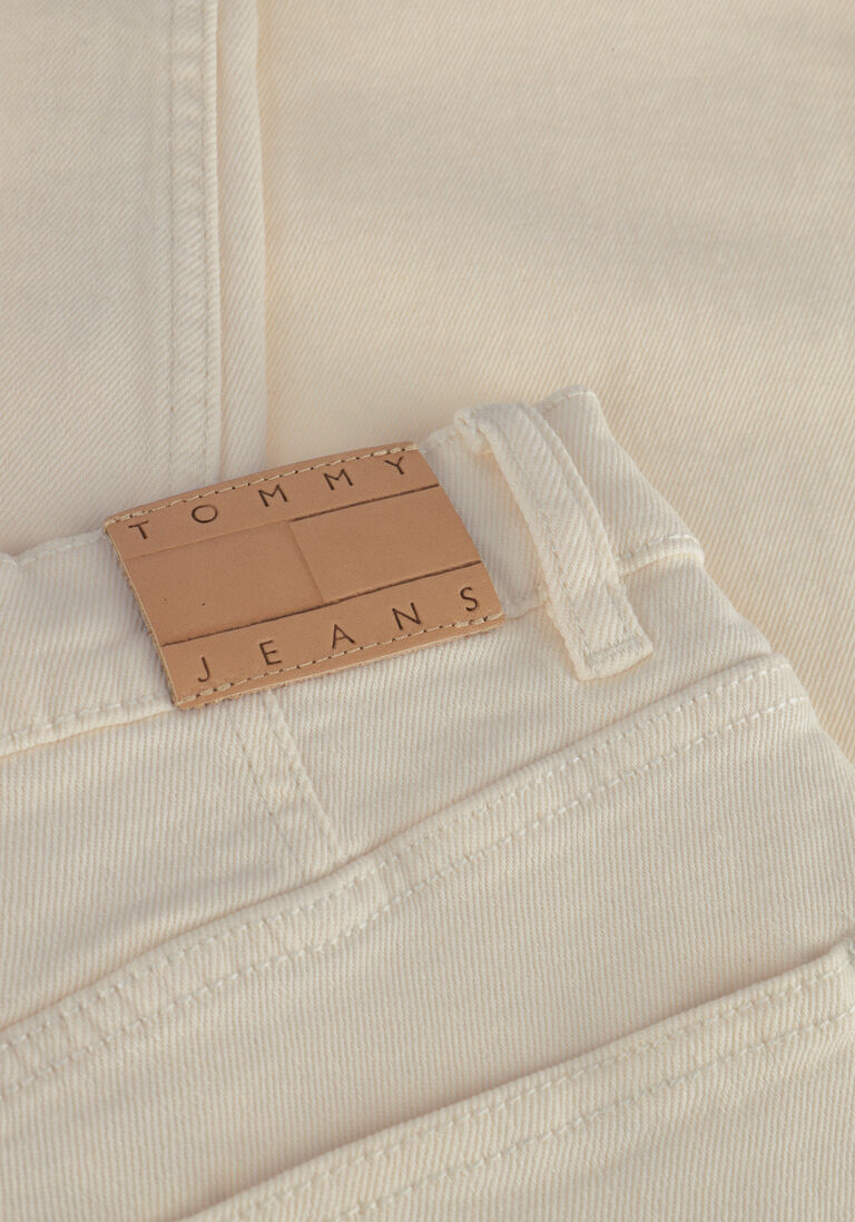 TOMMY JEANS gebroken wit tommy jeans mom jeans tj mom slim uh gd