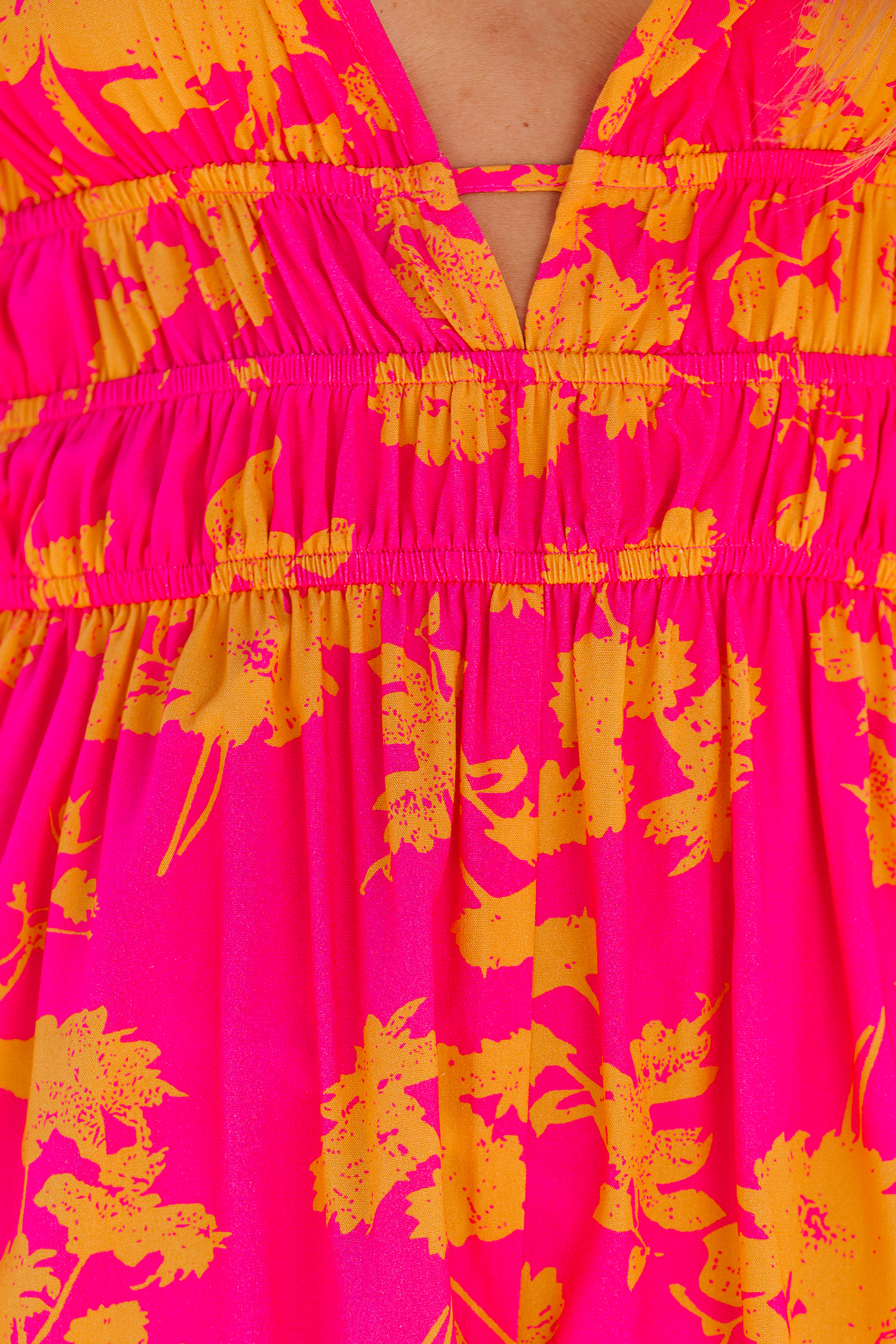 Combishort sans manches à col plongeant rose et orange