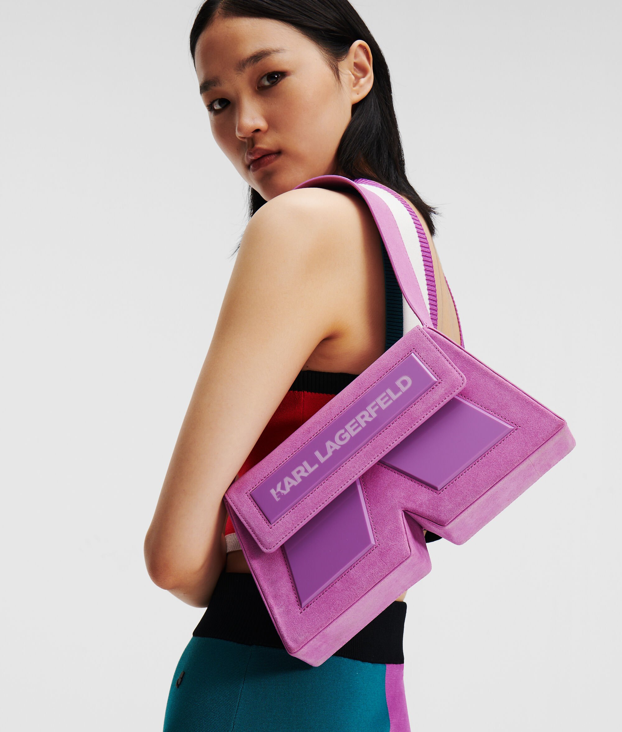 SAC PORTÉ ÉPAULE EN DAIM DE TAILLE MOYENNE IKON K