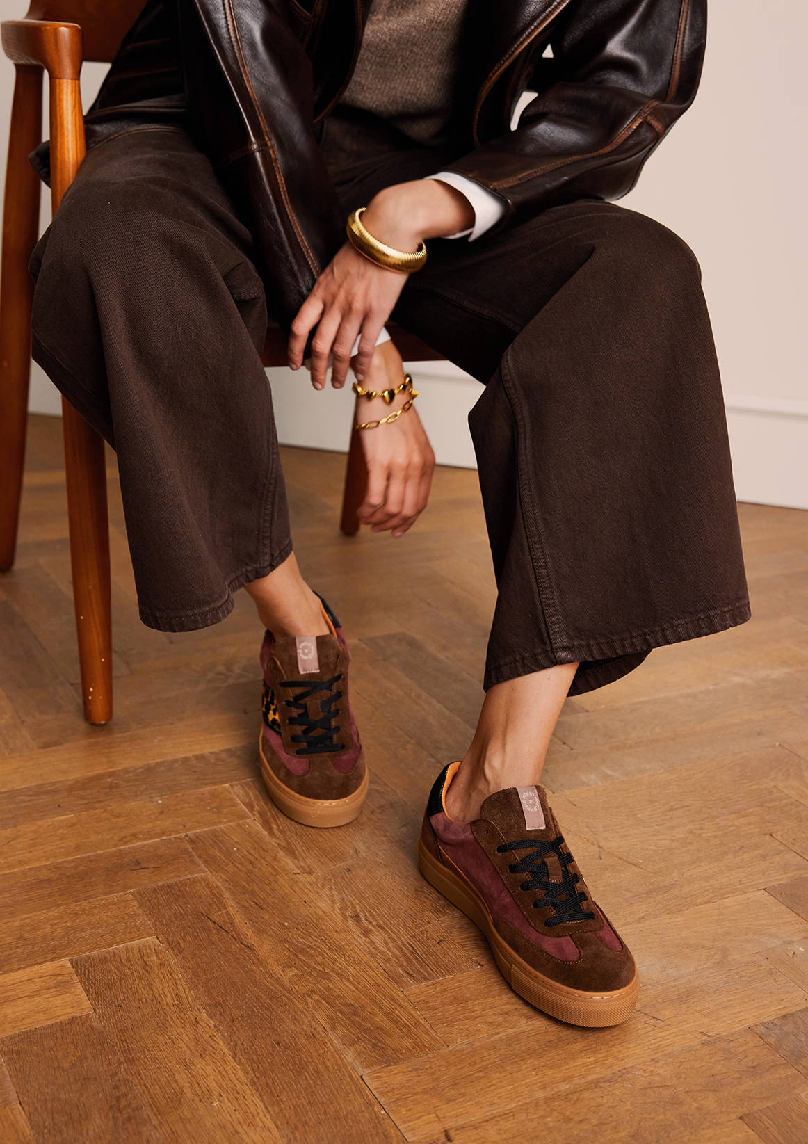 Bruine suède sneakers met leopard details