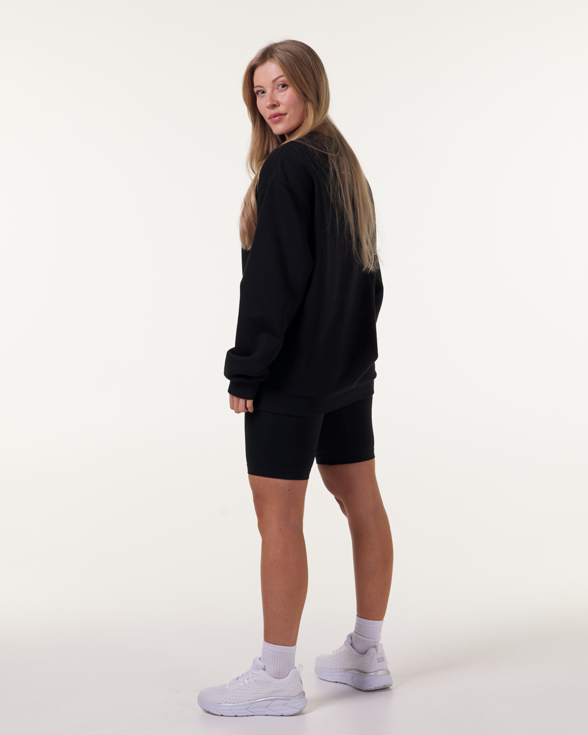 AWARE Crewneck Black