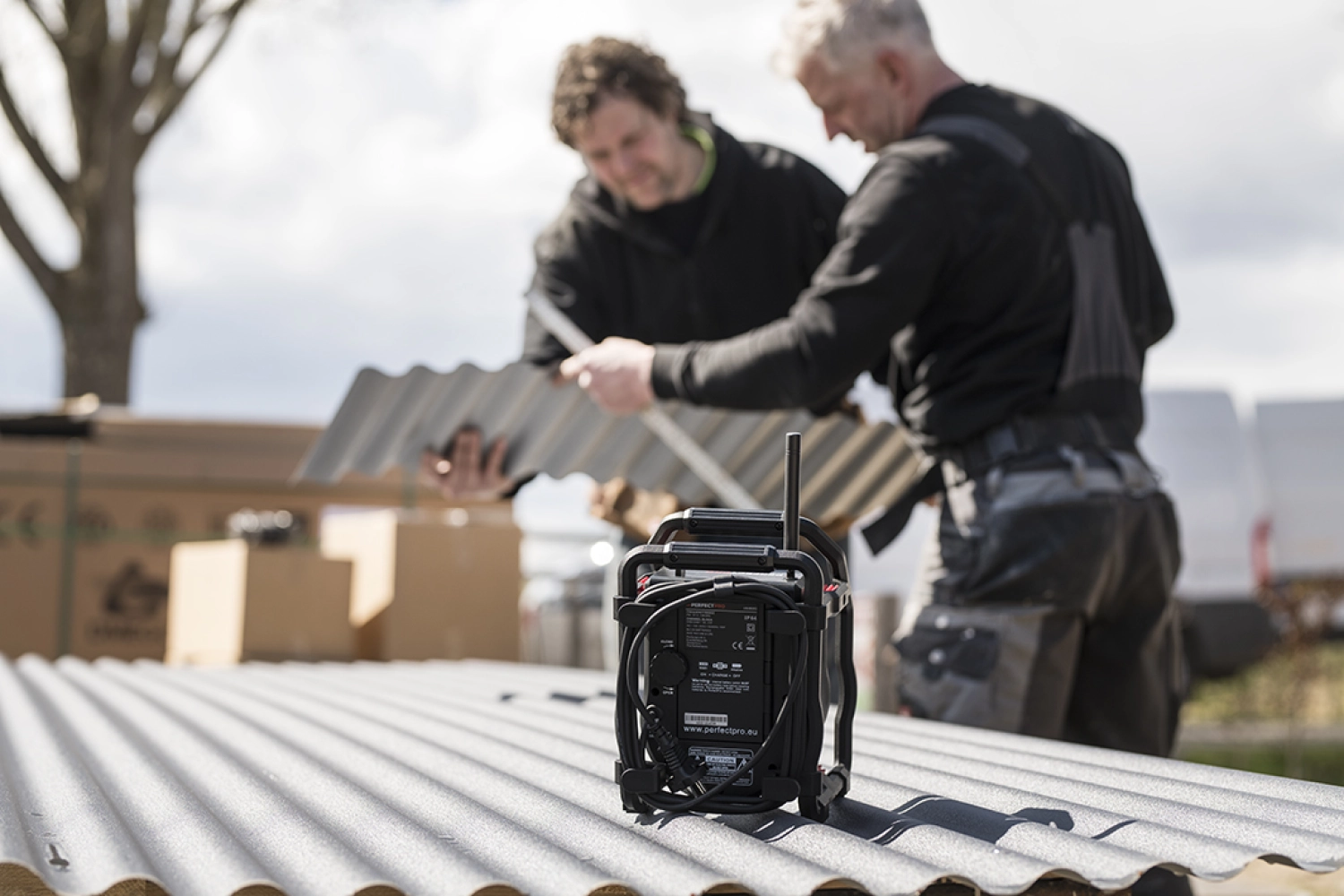 PerfectPro UBOX 400R2 Bouwradio - FM RDS - DAB  - bluetooth - aux-in - werkt op netstroom & batterij