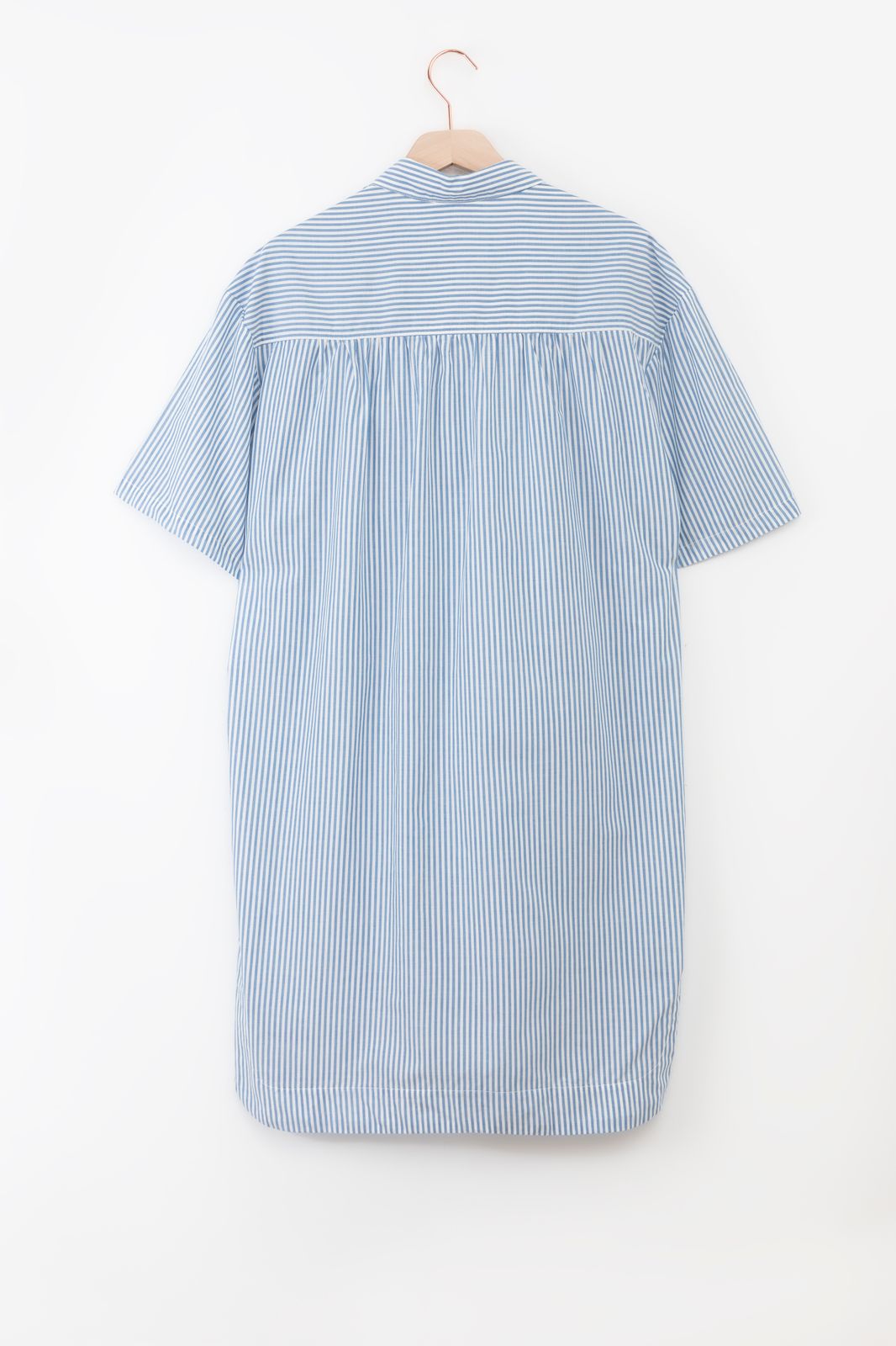 Blauw met wit gestreepte shirt dress