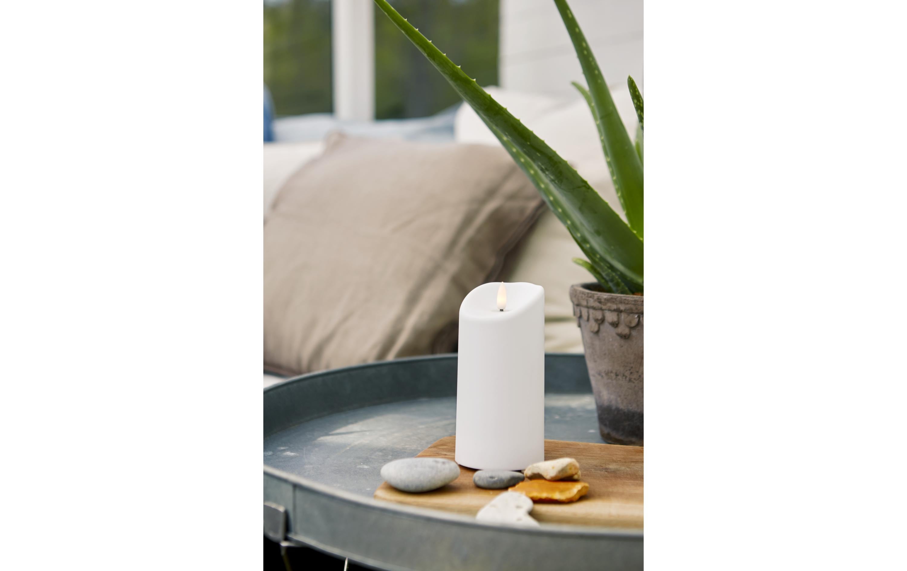 LED-Kerze Pillar Flamme Ø 7.5 x 15 cm, WeissLED-Kerze für den Aussenbereich