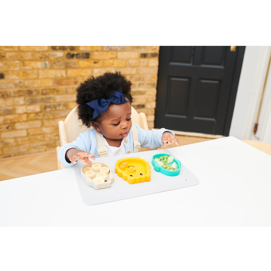 MATCHSTICK MONKEY™ Snackmatte und 3 Snacktellern mit Anti-Rutsch-Funktion